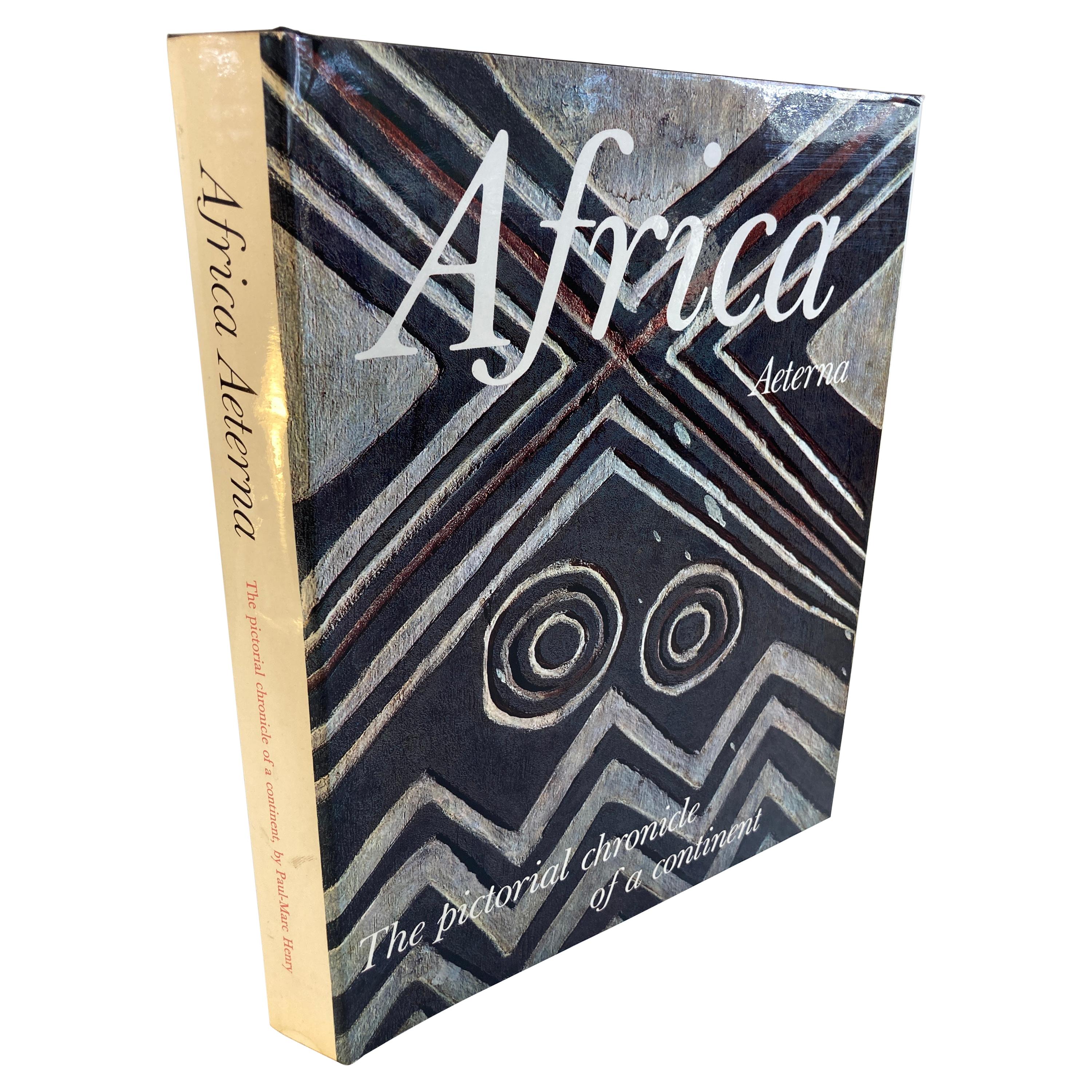 Livre à couverture rigide « Africa Aeterna the Pictorial Chronicle of a Continent » (L'Afrique Aeterna le Chronicle photographique d'un continent) en vente