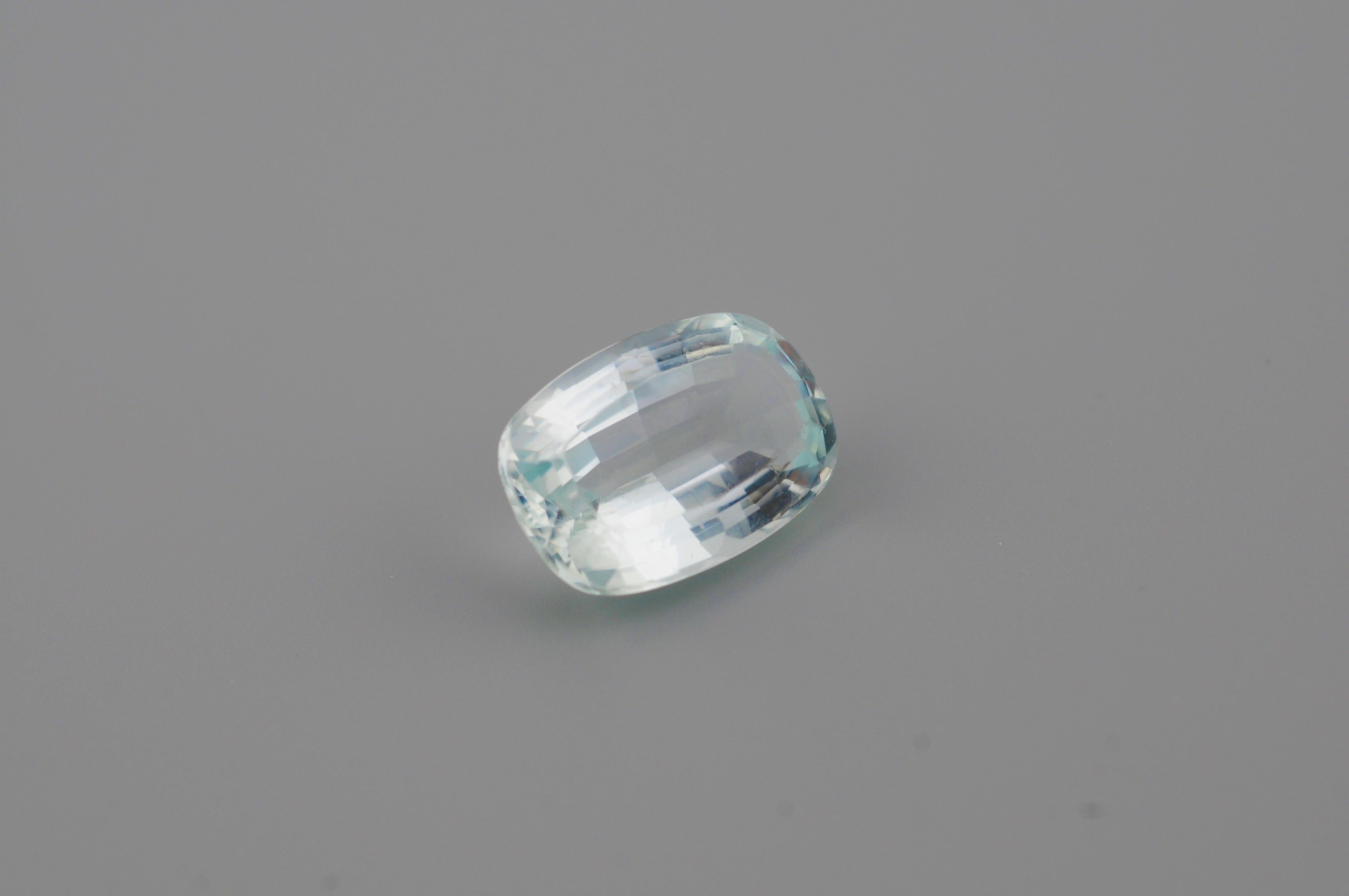 Acquamarina naturale - 11.6 carati

Un'acquamarina naturale e pulita dall'Africa con un taglio fine e una delicata tonalità blu. È visibile una leggera usura. Peso: 11,6 ct.

Verrà fornito un rapporto gemmologico che confermerà l'autenticità e le