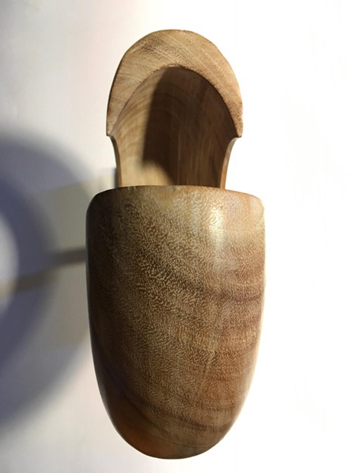 Geschnitzt Natürliche Holzskulptur Organische Form Dekoratives Objekt auf Stand (Afrikanisch) im Angebot