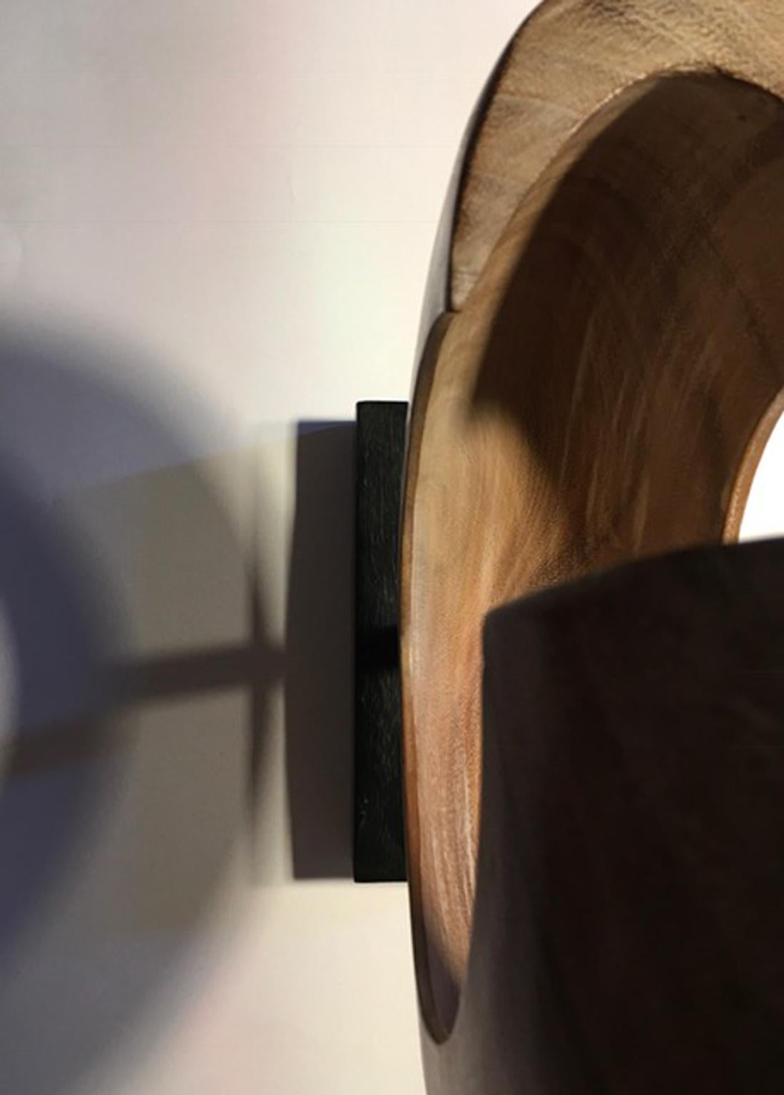 Geschnitzt Natürliche Holzskulptur Organische Form Dekoratives Objekt auf Stand (21. Jahrhundert und zeitgenössisch) im Angebot