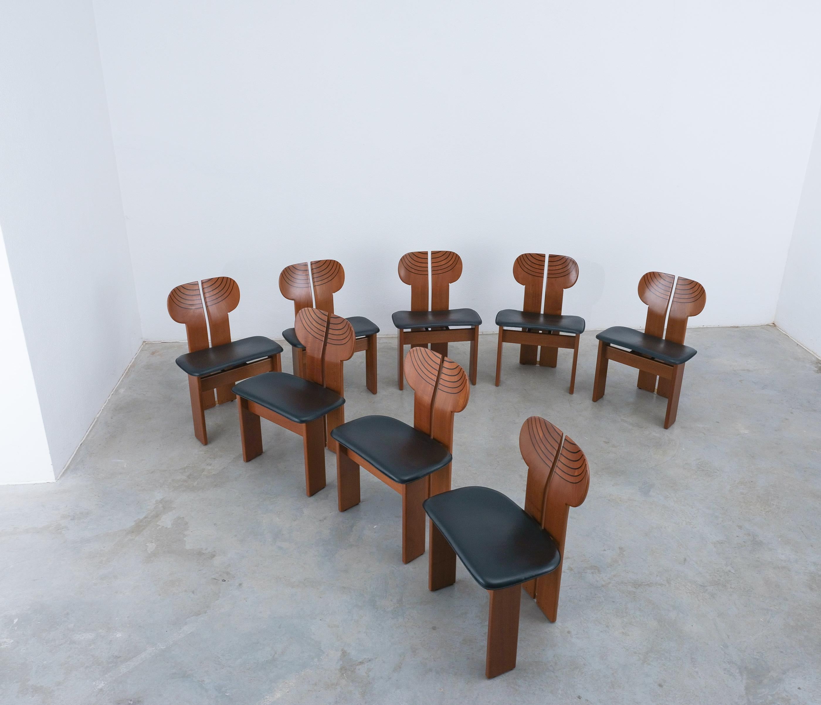 Africa Chairs (8) By Afra And Tobia Scarpa Maxalto Walnut, Black Leather, Italy For Sale 4
