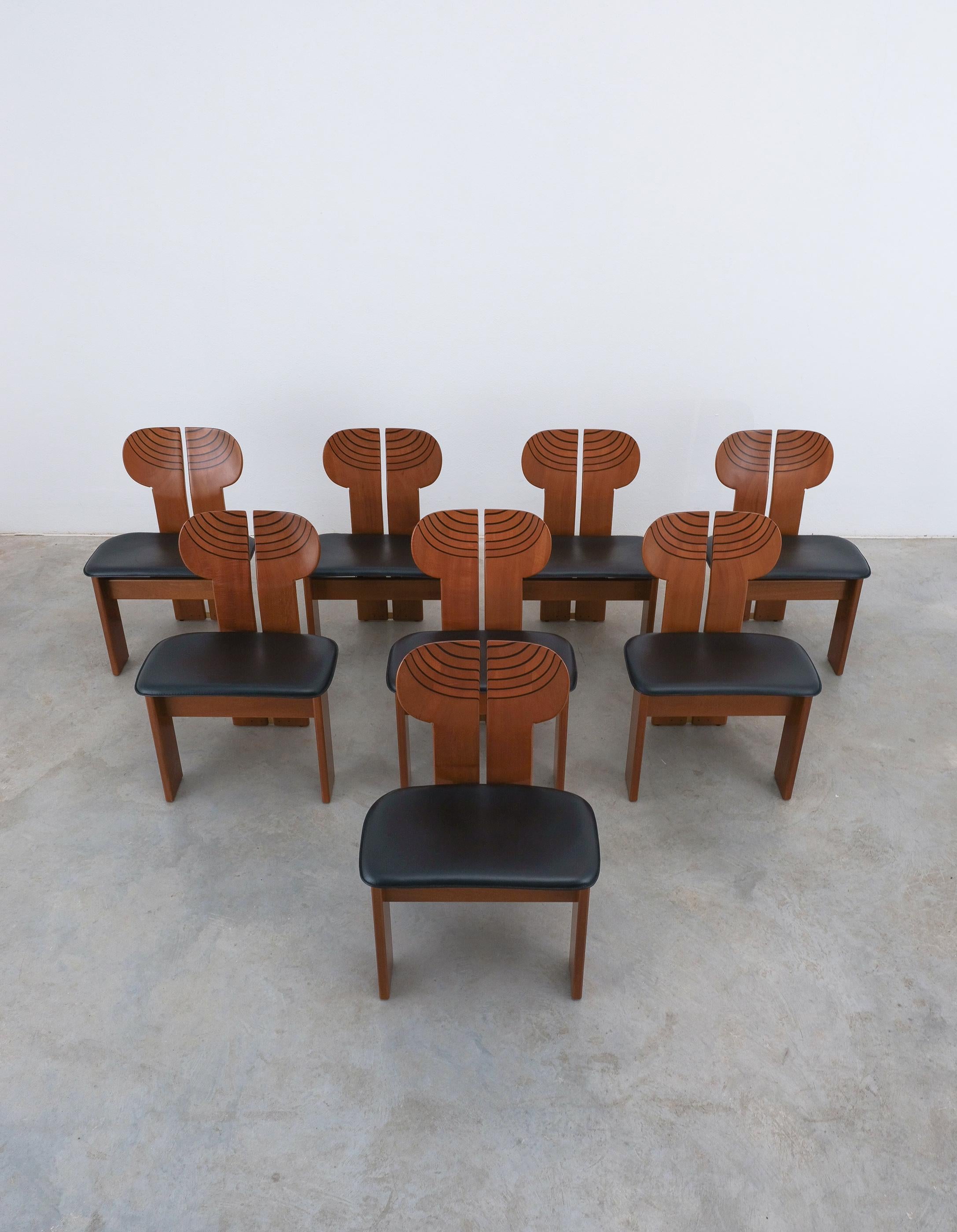 Post-Modern Africa Chairs (8) By Afra And Tobia Scarpa Maxalto Walnut, Black Leather, Italy For Sale