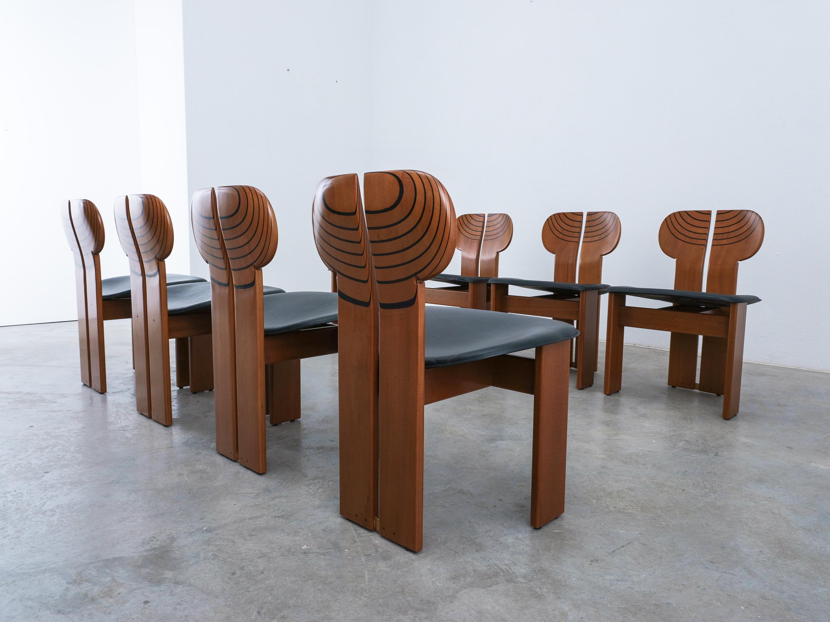 Italian Africa Chairs (8) By Afra And Tobia Scarpa Maxalto Walnut, Black Leather, Italy For Sale