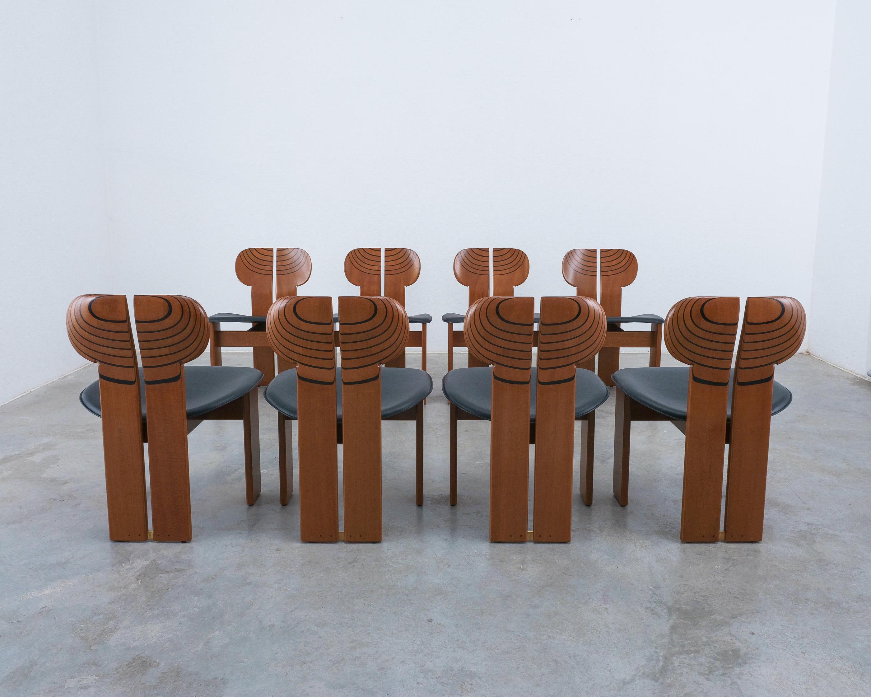Africa Chairs (8) By Afra And Tobia Scarpa Maxalto Walnut, Black Leather, Italy For Sale 2