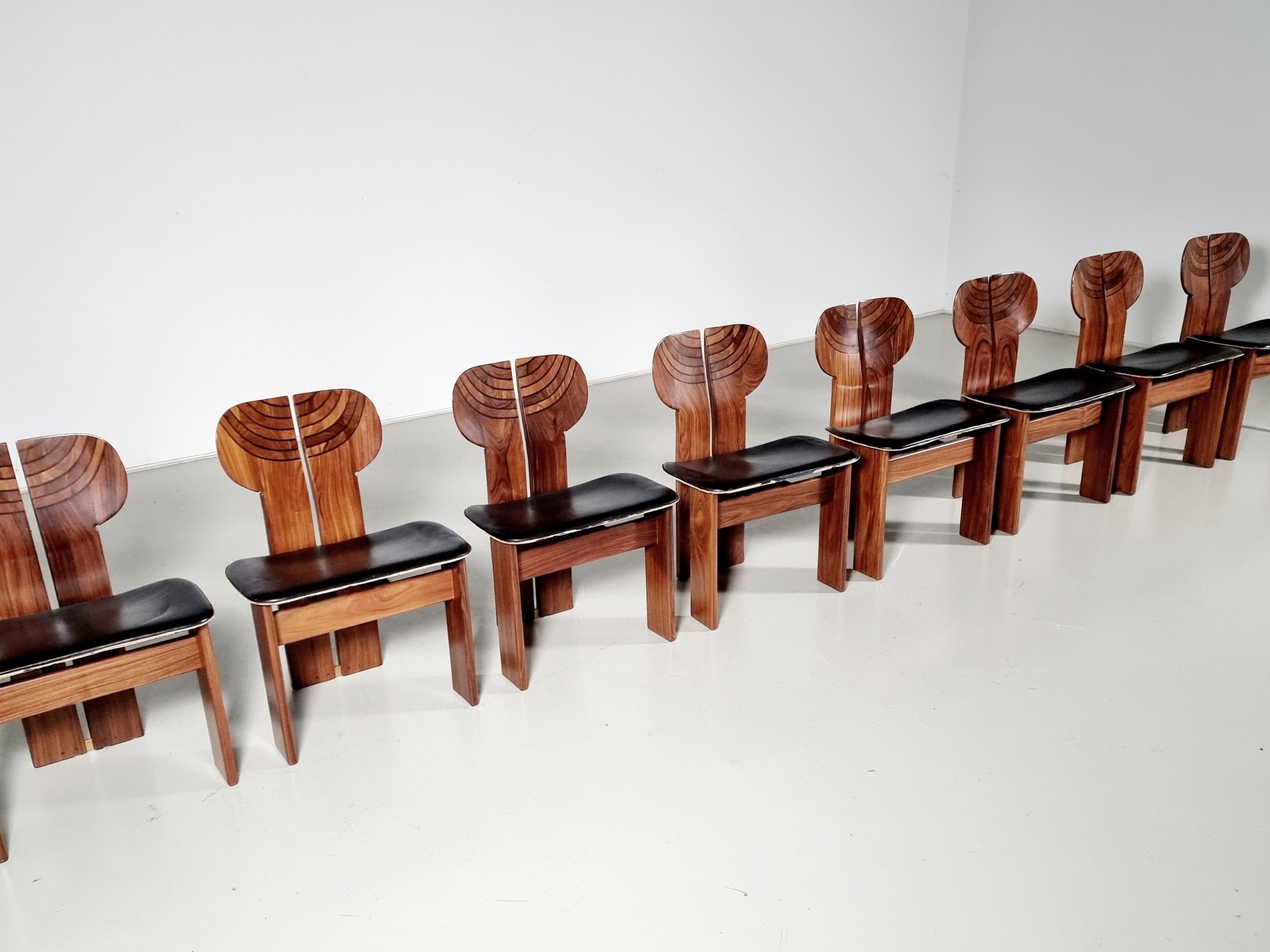 Artona Africa chairs, walnut wood and black leather, Afra and Tobia Scarpa In Good Condition For Sale In amstelveen, NL