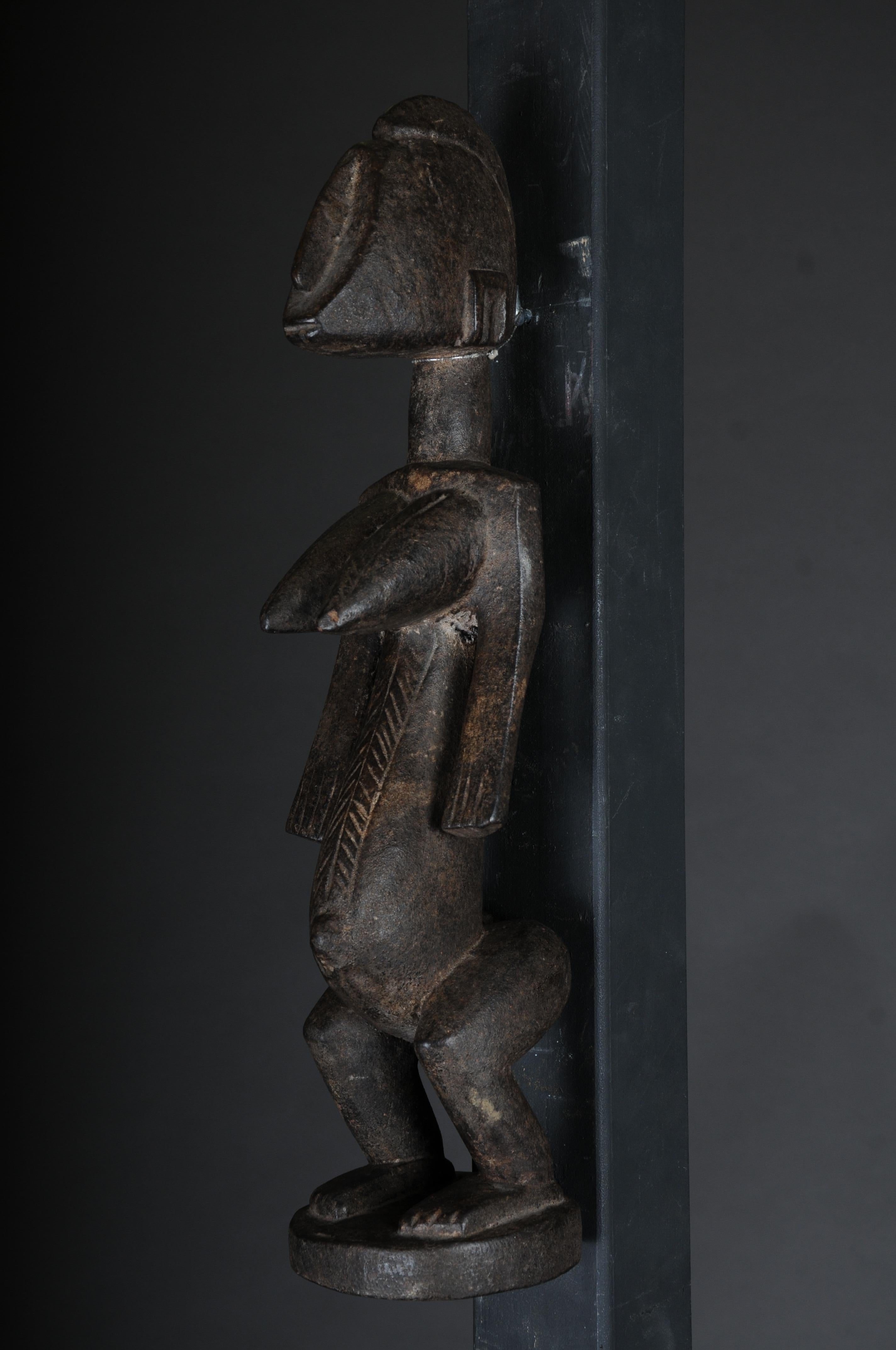 20ième siècle Figure féminine en bois sculpté du 20e siècle, art africain en vente