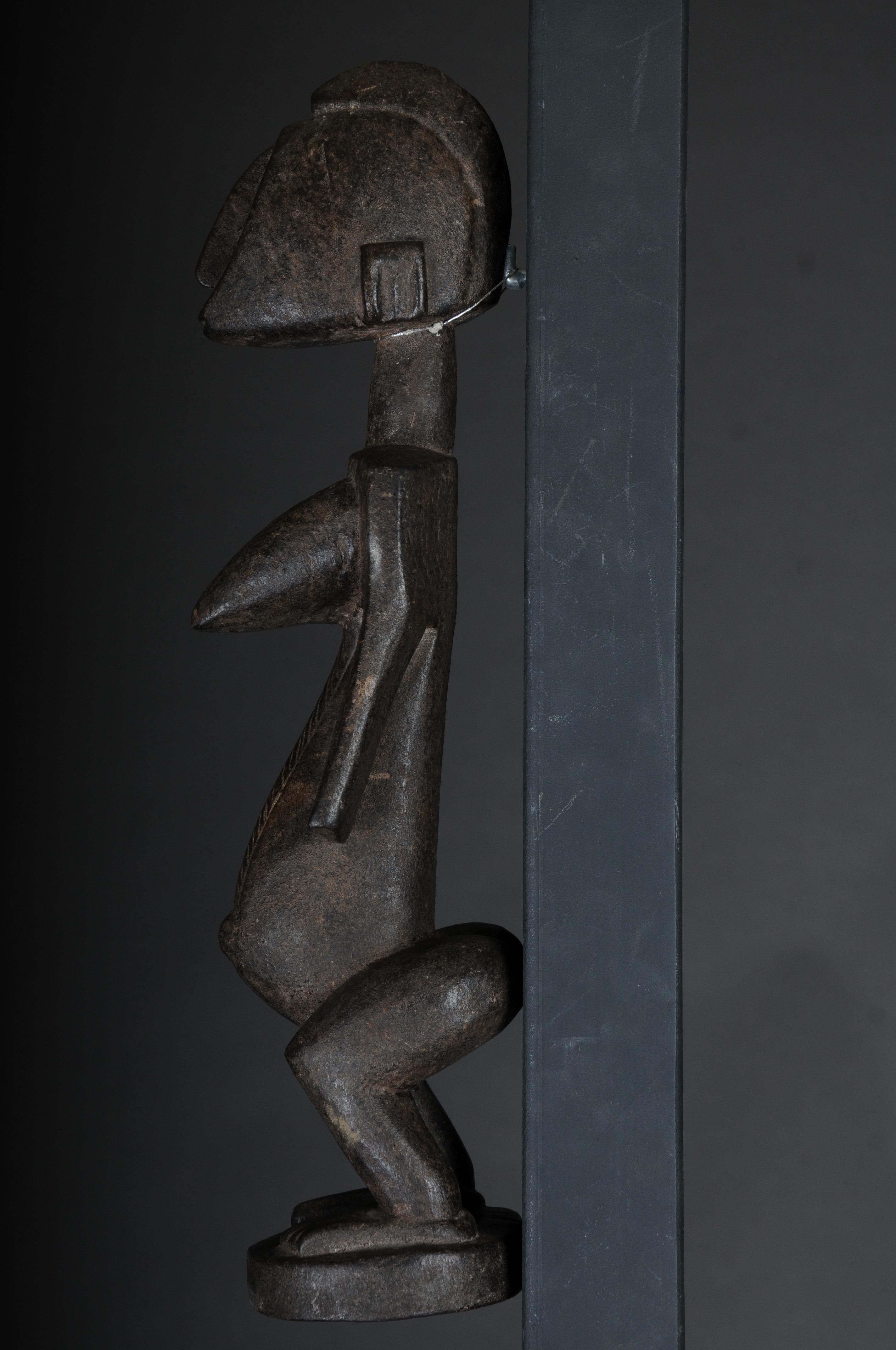 Figure féminine en bois sculpté du 20e siècle, art africain en vente 2
