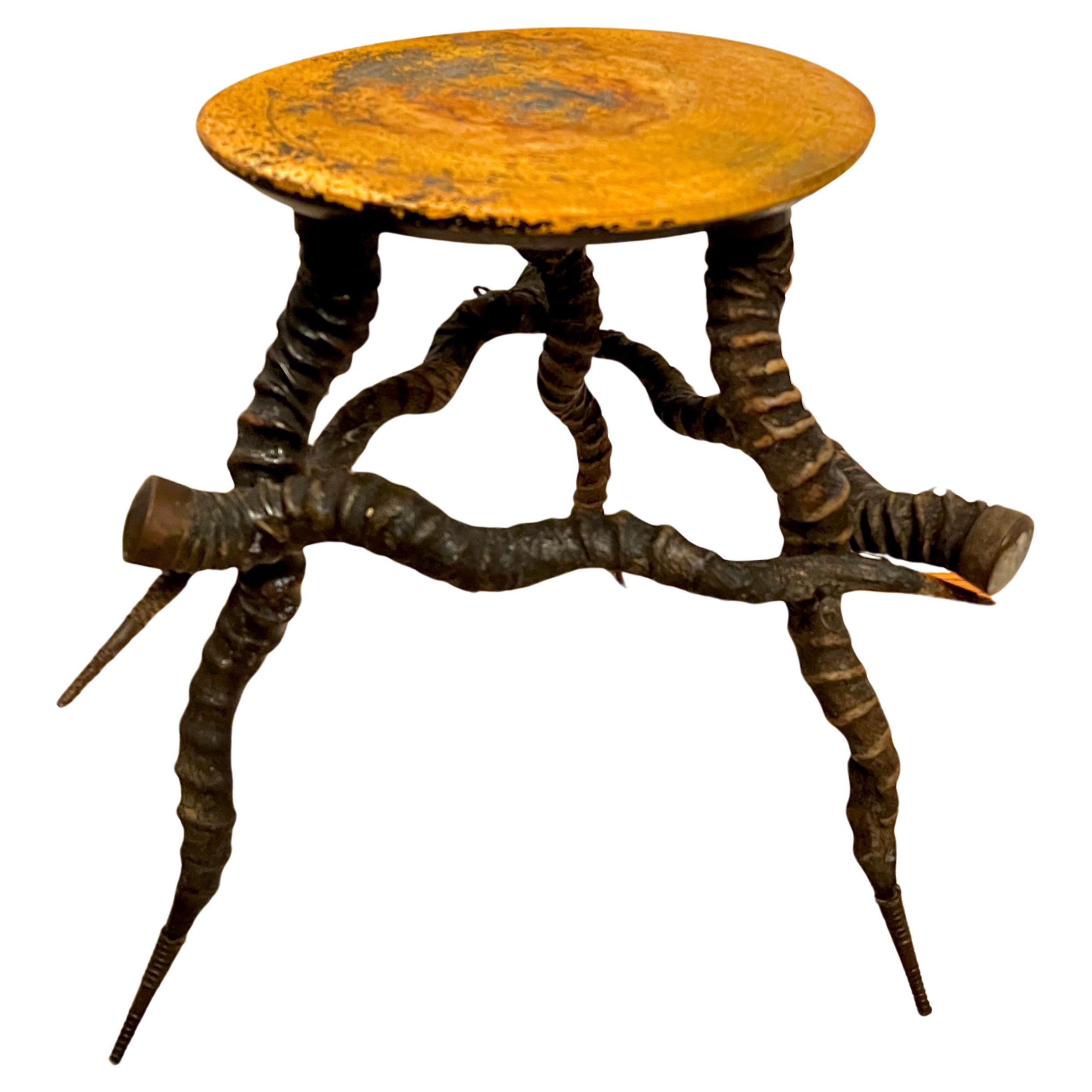 Table d'appoint en corne ou en bois de koudou africain avec accessoires en laiton