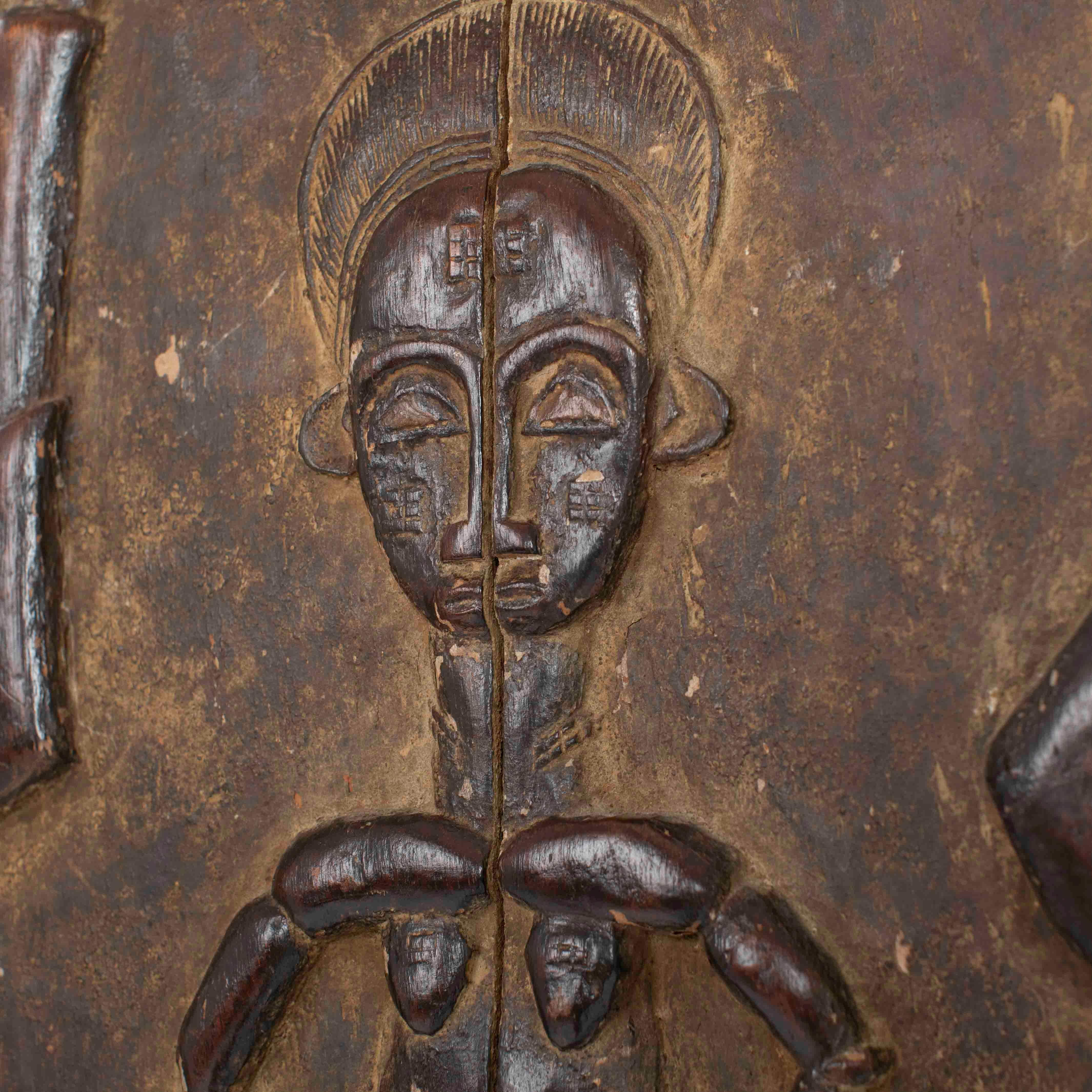 Africain Mid-Century Wooden Tribal Wall-Sculpture Mali-Dogon Golden Frame 1960s For Sale 8