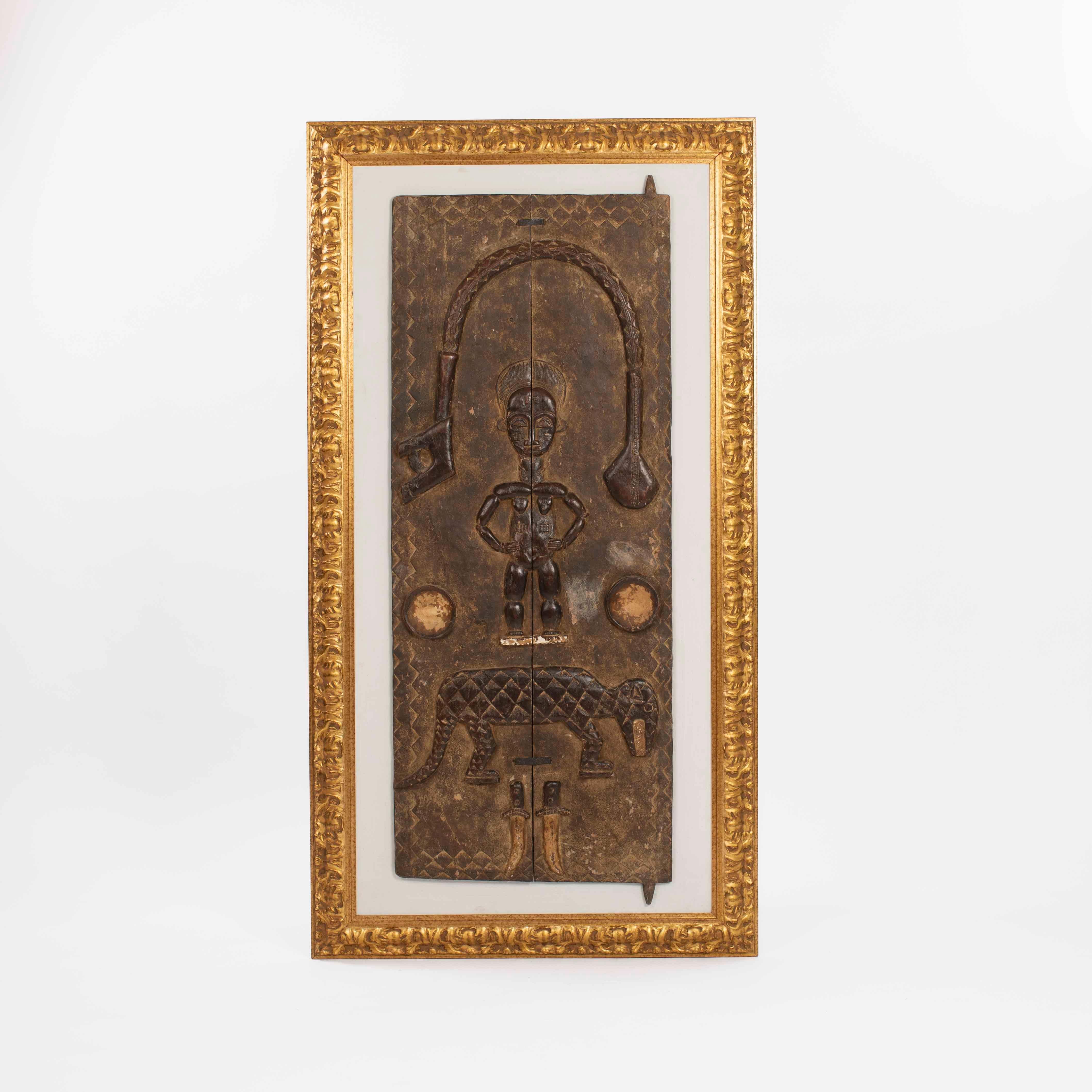 Hand-Crafted Africain Mid-Century Wooden Tribal Wall-Sculpture Mali-Dogon Golden Frame 1960s For Sale