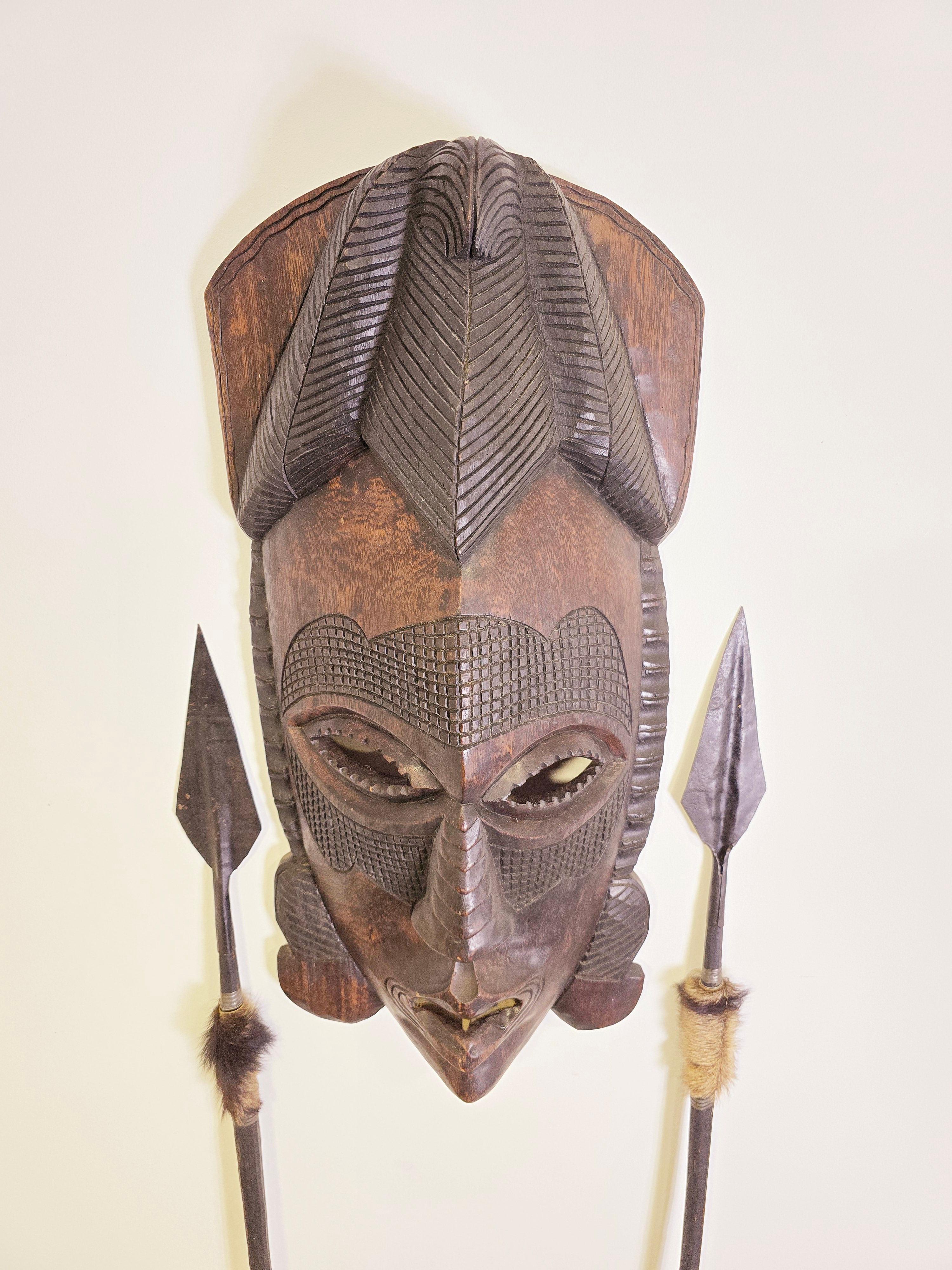 Maschera africana con lance anni '90 in vendita 3