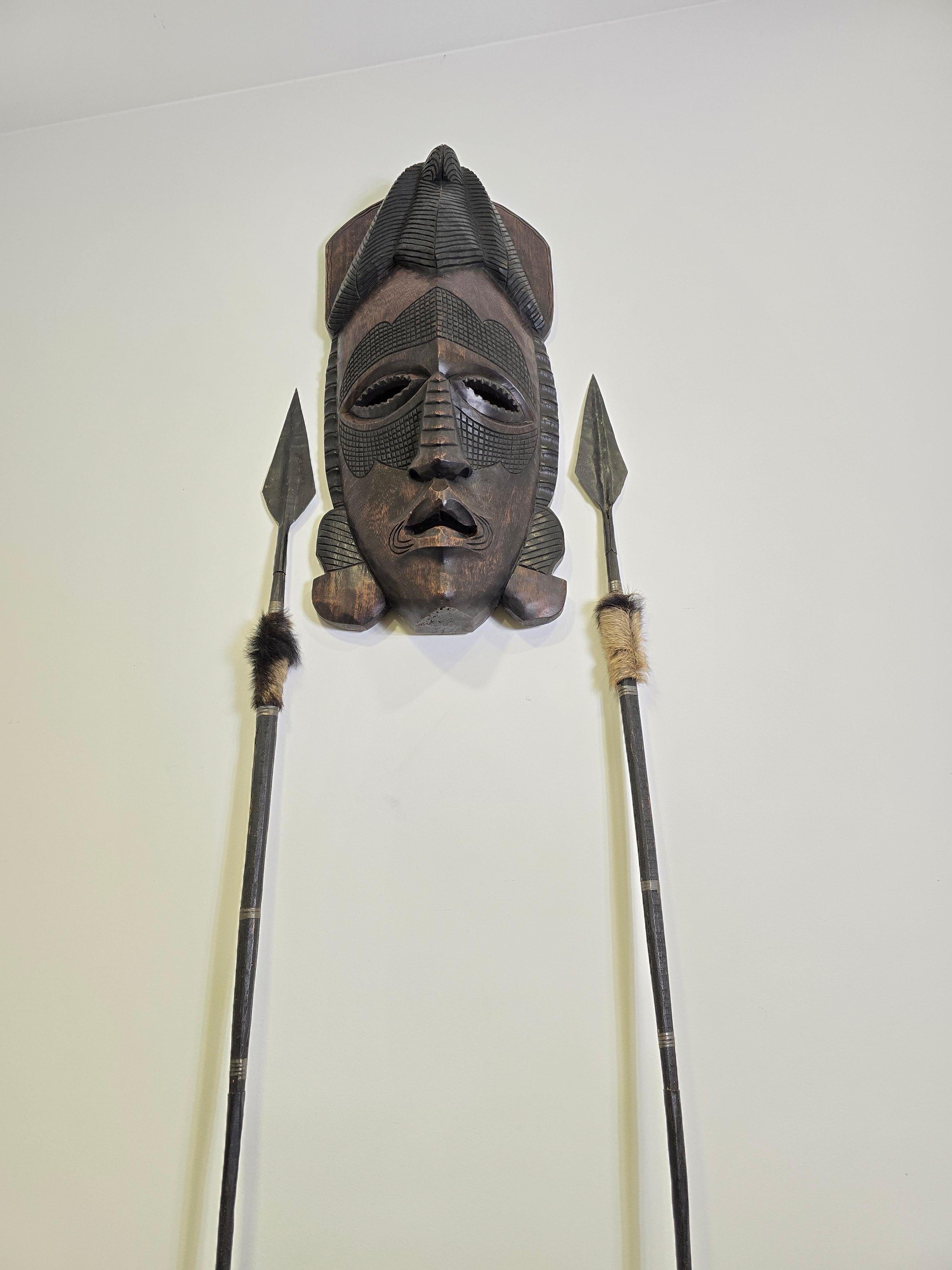 Maschera africana con lance anni '90 in vendita 6