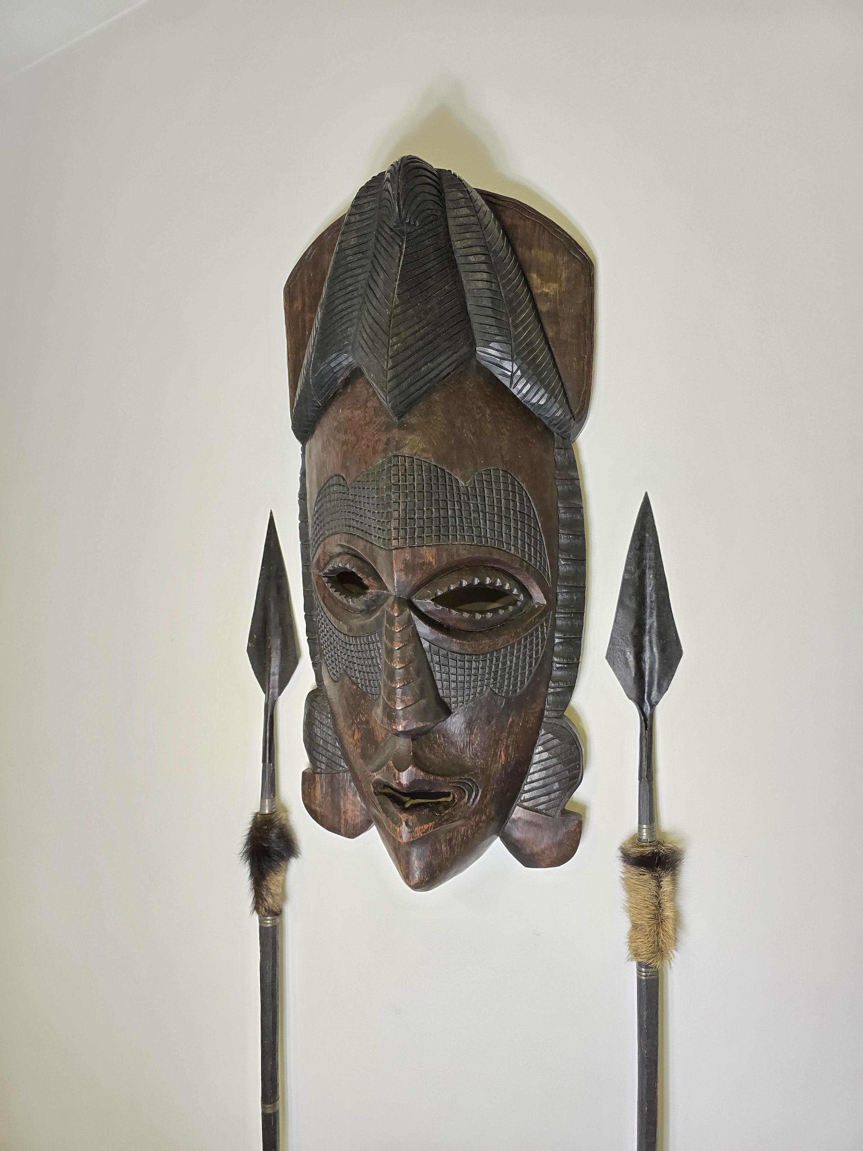 Maschera africana con lance anni '90 in vendita 7
