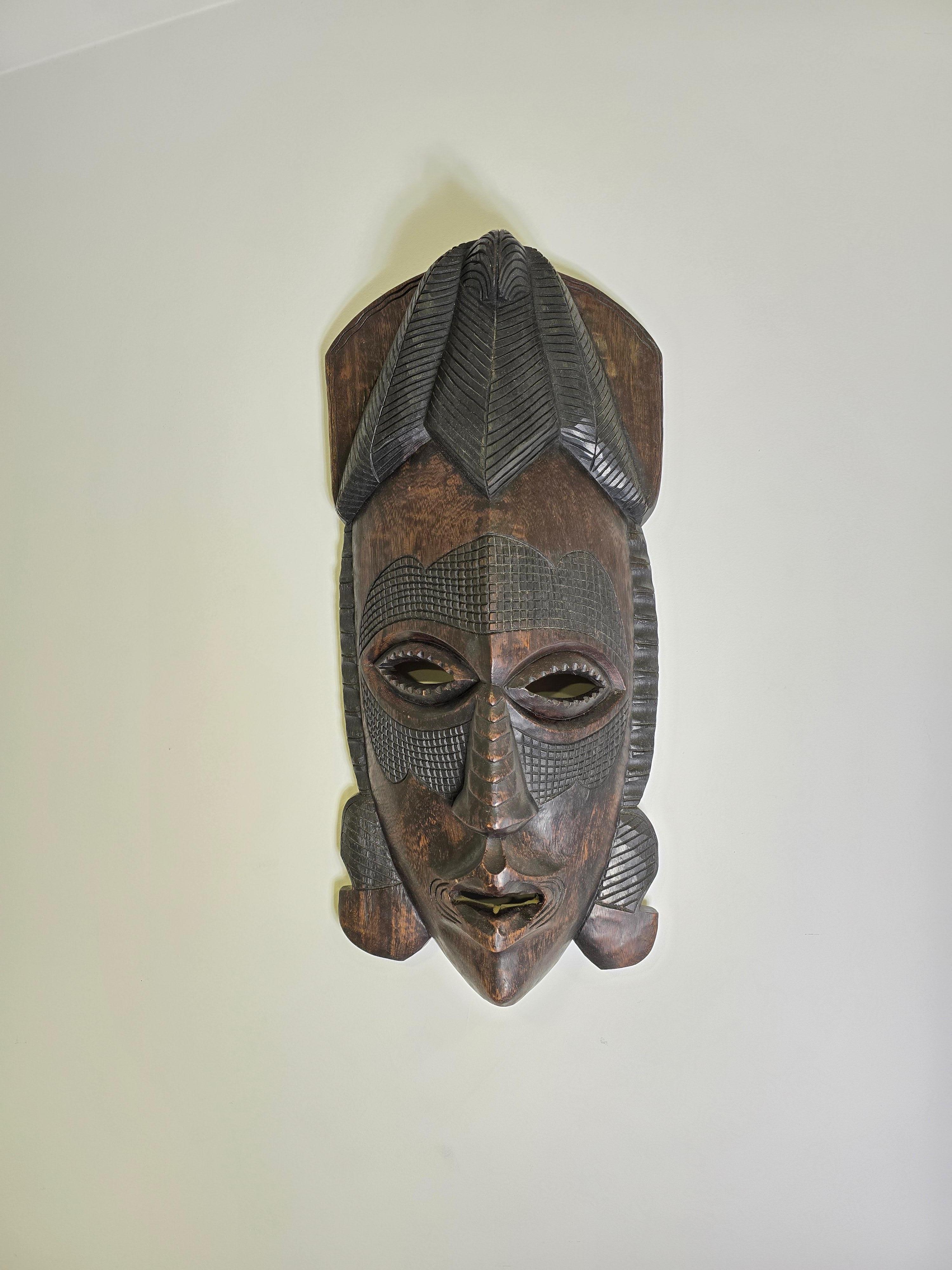 Maschera africana con lance anni '90 in vendita 9