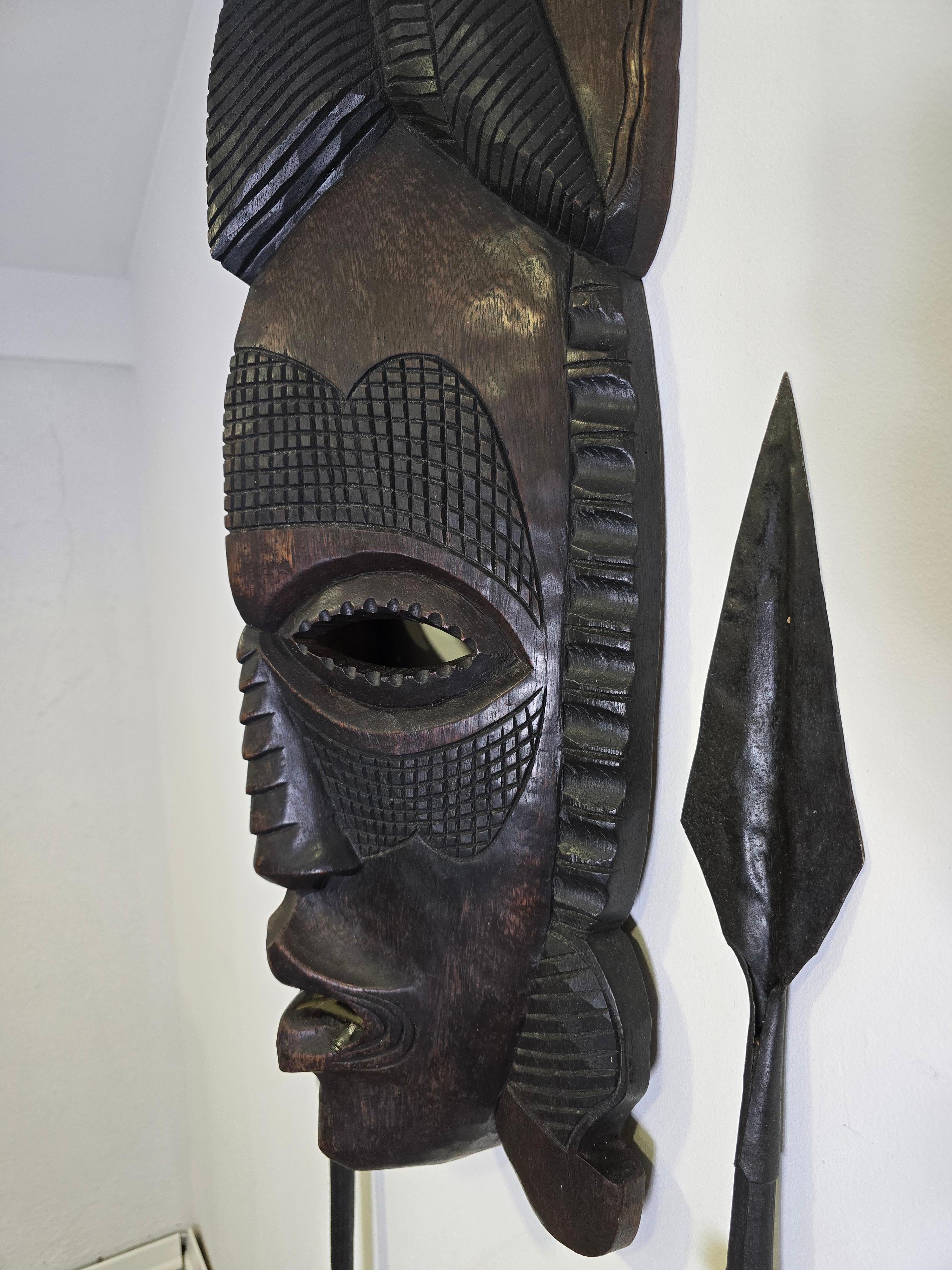 Maschera africana con lance anni '90 in vendita 11