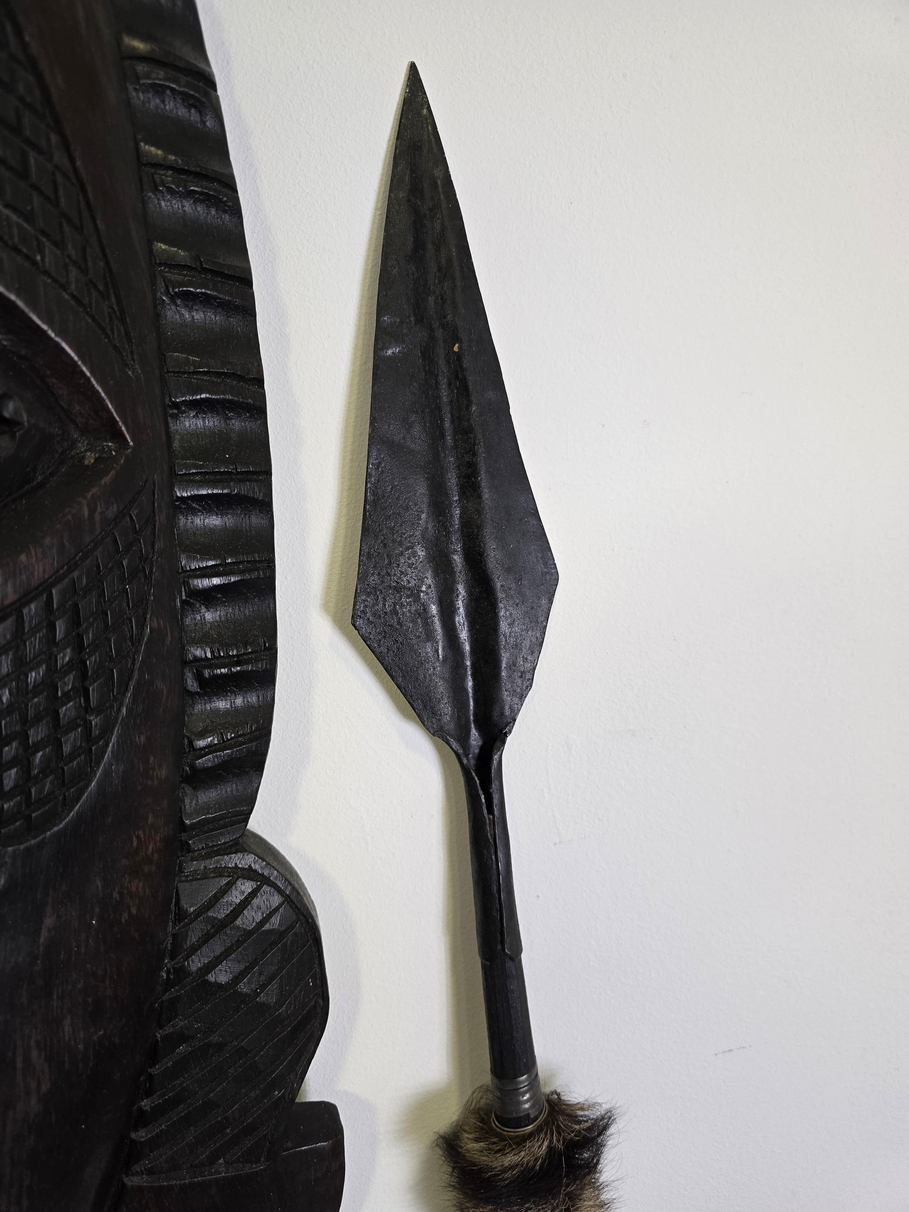 Maschera africana con lance anni '90 in vendita 12