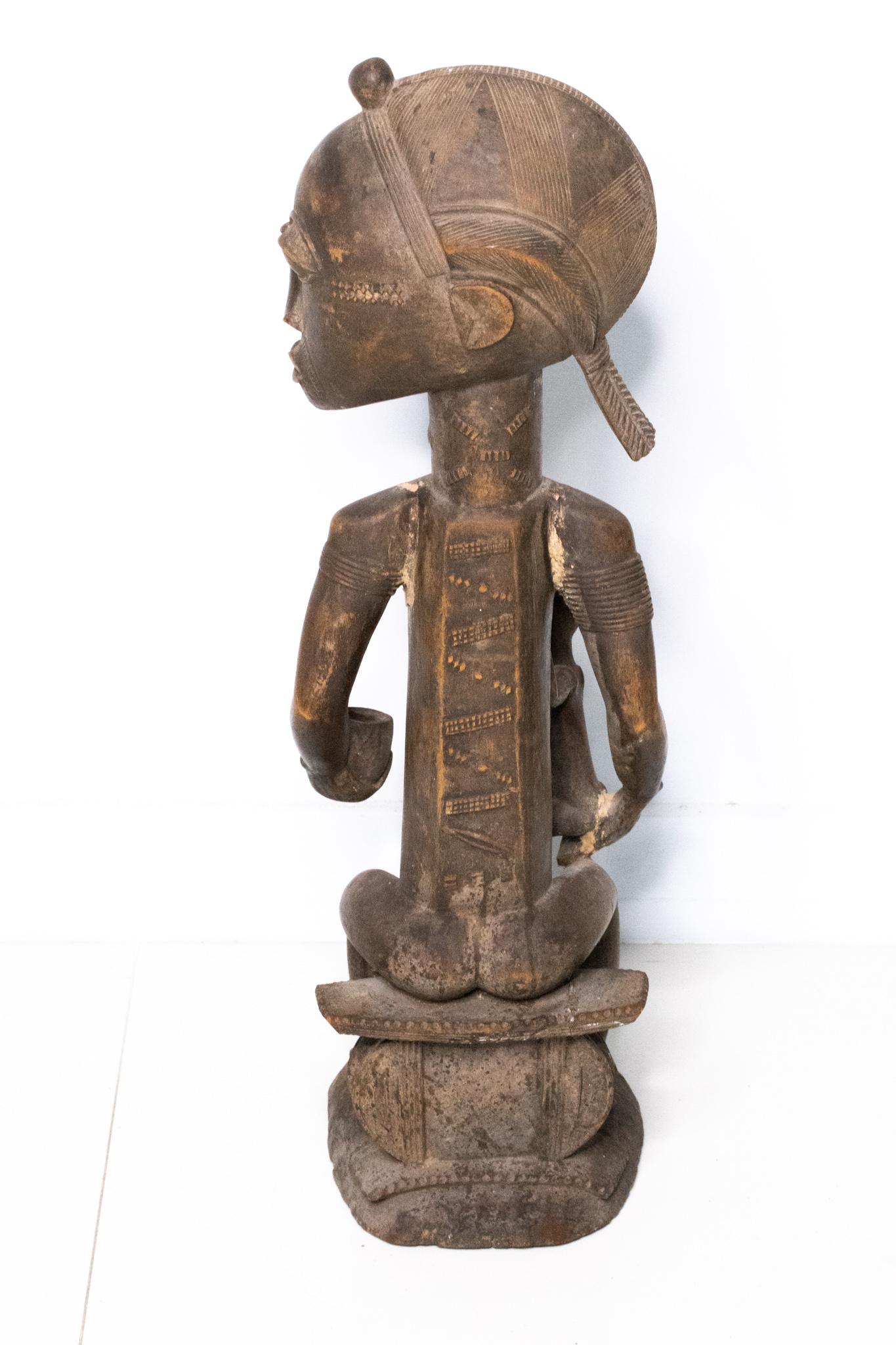 African 1930 Cote D'Ivoire Baoule Tribal Maternity With Child Carved In Wood In Excellent Condition In Miami, FL
