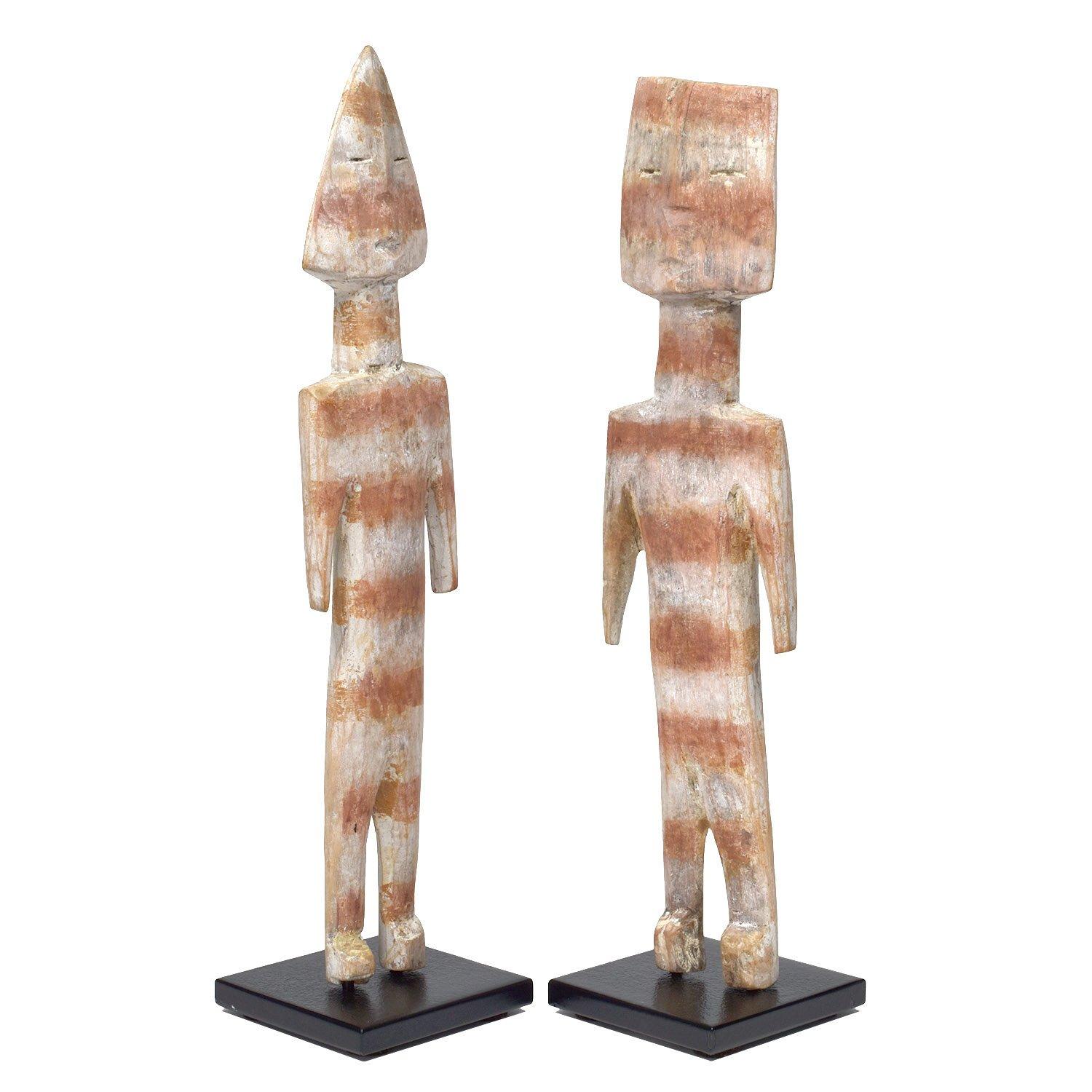 El espíritu protector africano Adja figura a los gemelos Aklama.

Togo, África.
Madera, pigmento.
siglo XX
Izquierda: 8 x 1,75 x 0,5 / 20 x 4,5 x 1 cm.
Derecha: 7,75 x 1,75 x 0,5 pulg. / 19,5 x 4,5 x 1 cm.