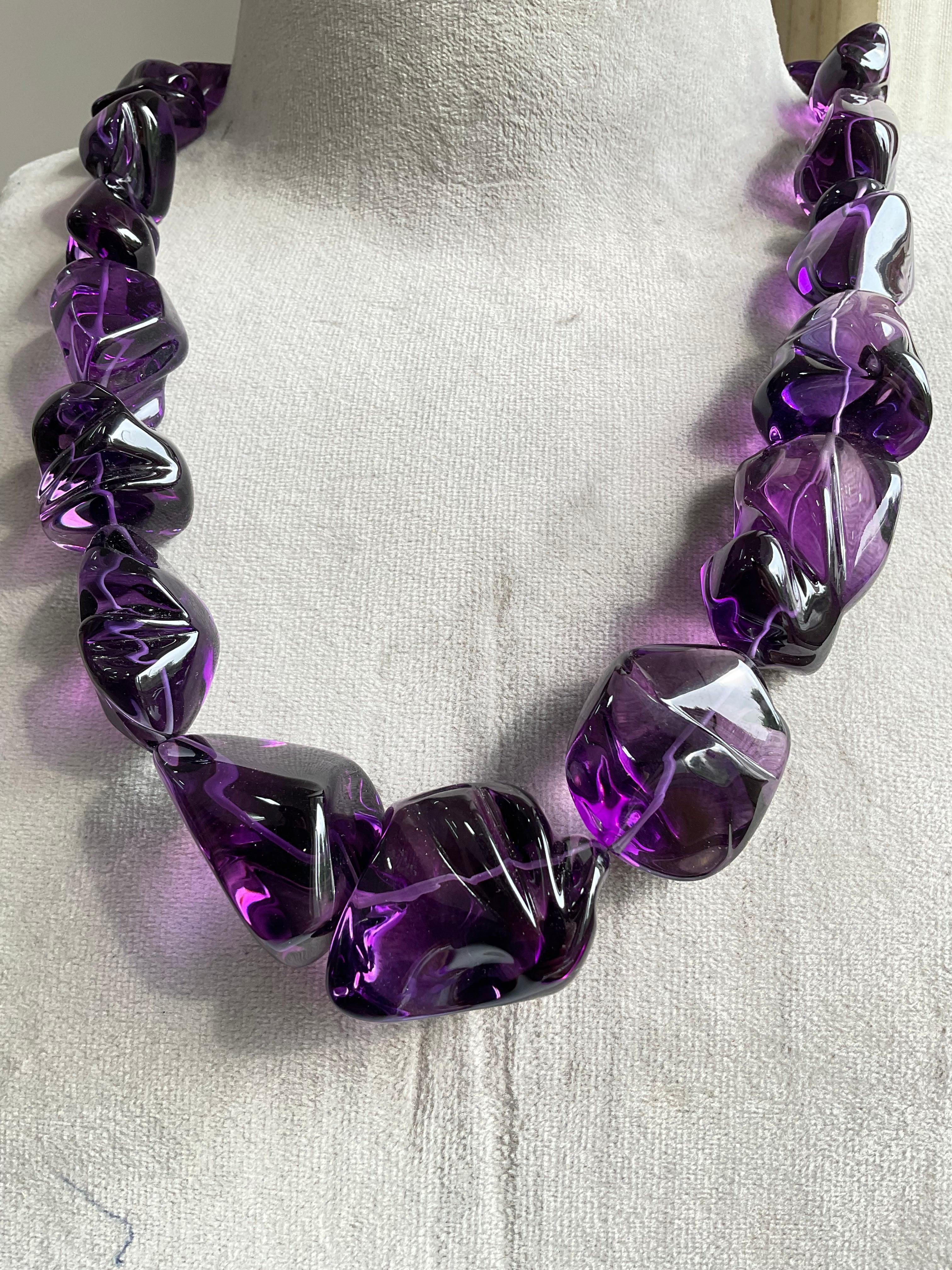 African Amethyst Quartz Beaded Jewelry Necklace Gem quality
Size : 18 X 23 To 30 X 40 MM 
Weight : 1627 Carats
Length Of Necklace : 23 Inch 
Pieces : 19 Gems 