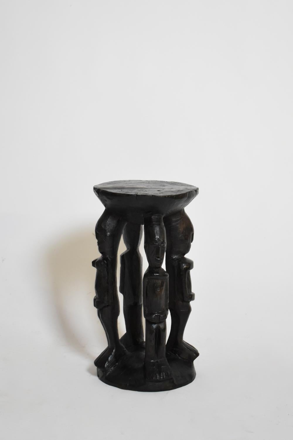 African anthropomorphic side table, 1960s Excellent état - En vente à Lisboa, PT
