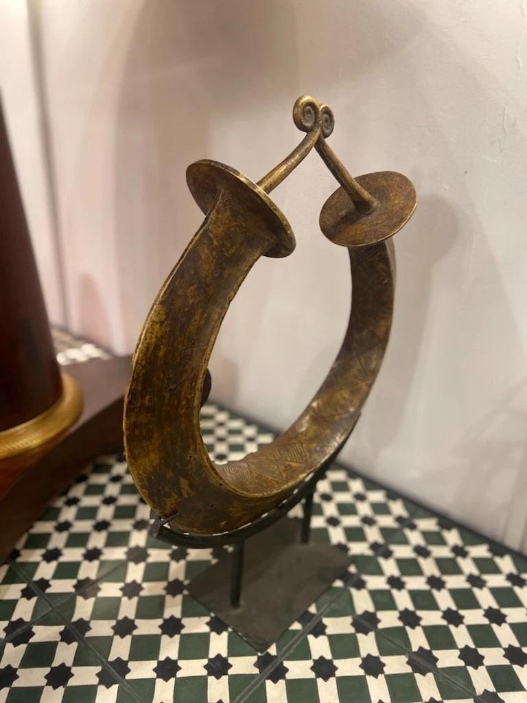 African Antique Currency On Stand In Good Condition For Sale In London, GB
