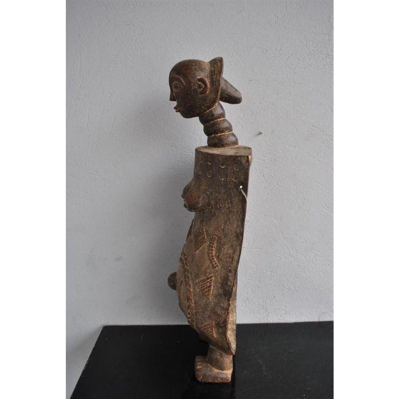 Afrikanische Holzskulptur Frau mit langem Hals, afrikanische Kunst (Ende des 20. Jahrhunderts) im Angebot