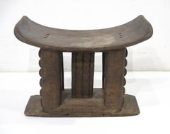 Tabouret africain Ashanti en bois sculpté de style mi-siècle