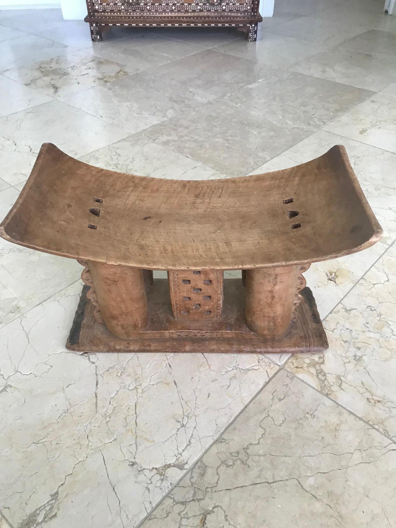 African Ashanti Stool in Hand Carved Wood, Early 20th Century In Fair Condition In Fort Lauderdale, FL