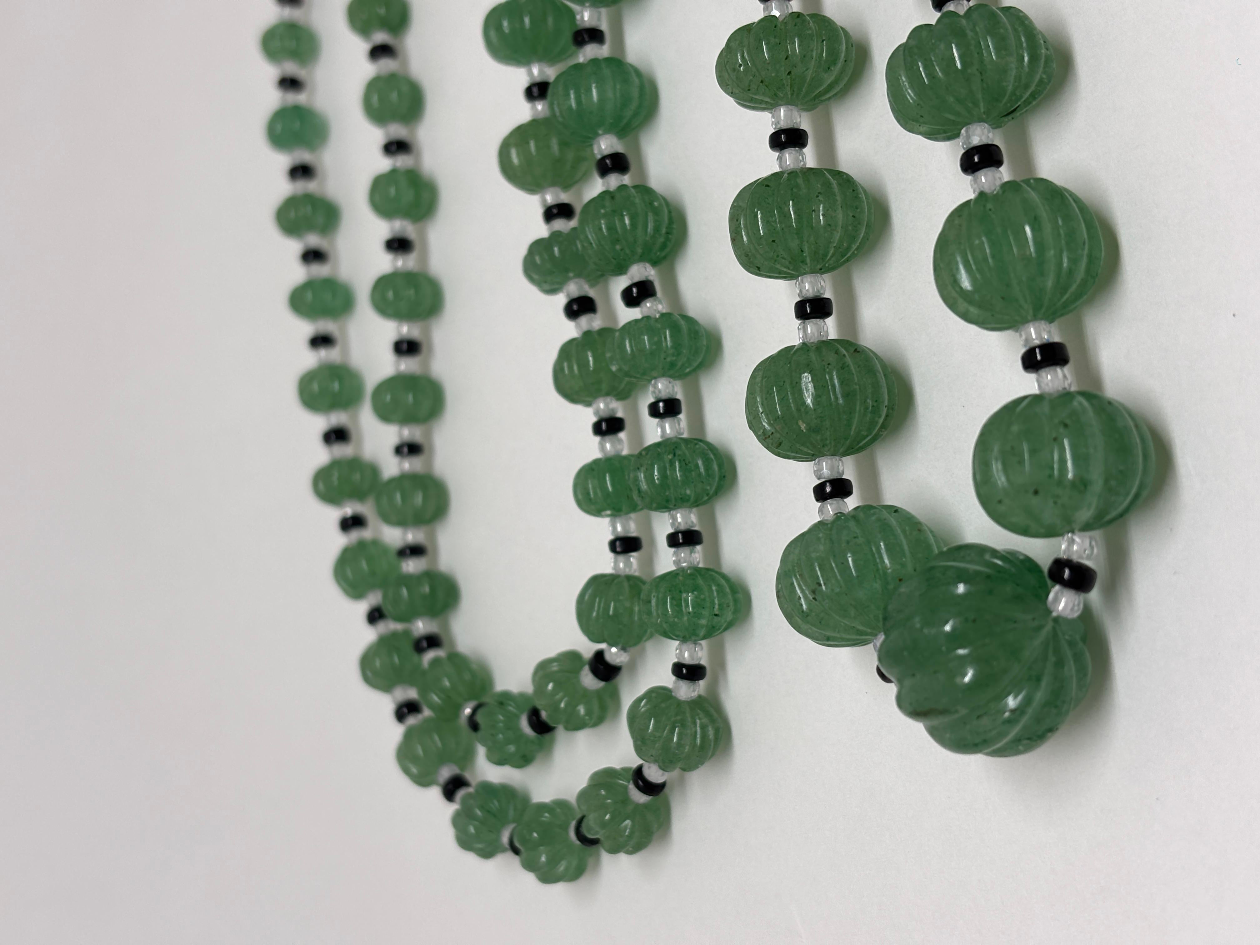 Contemporaneo Collana di cristalli di onice nero con perline di avventurina africana in vendita
