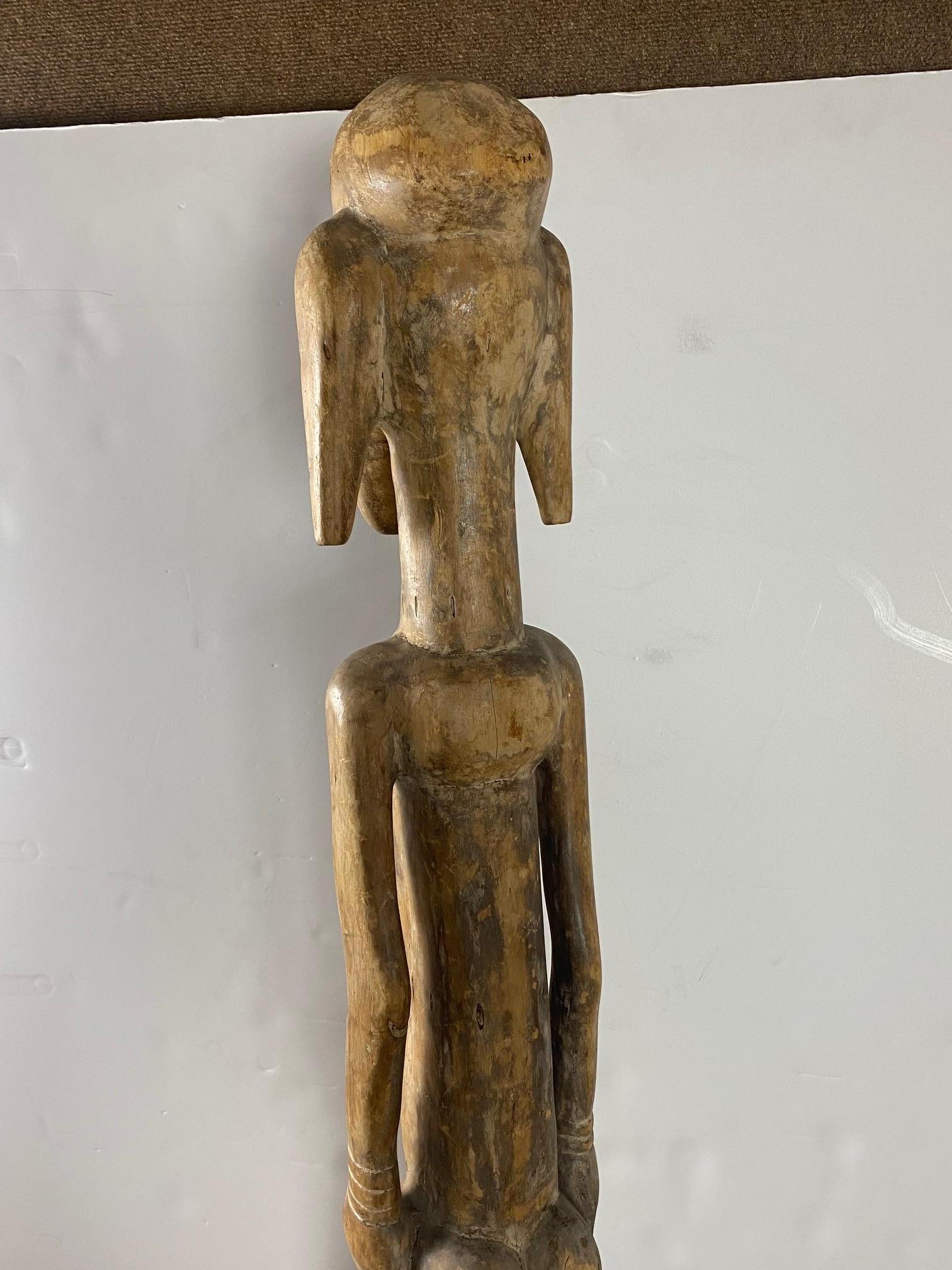 Arts and Crafts Statue africaine en bois de bambara en vente
