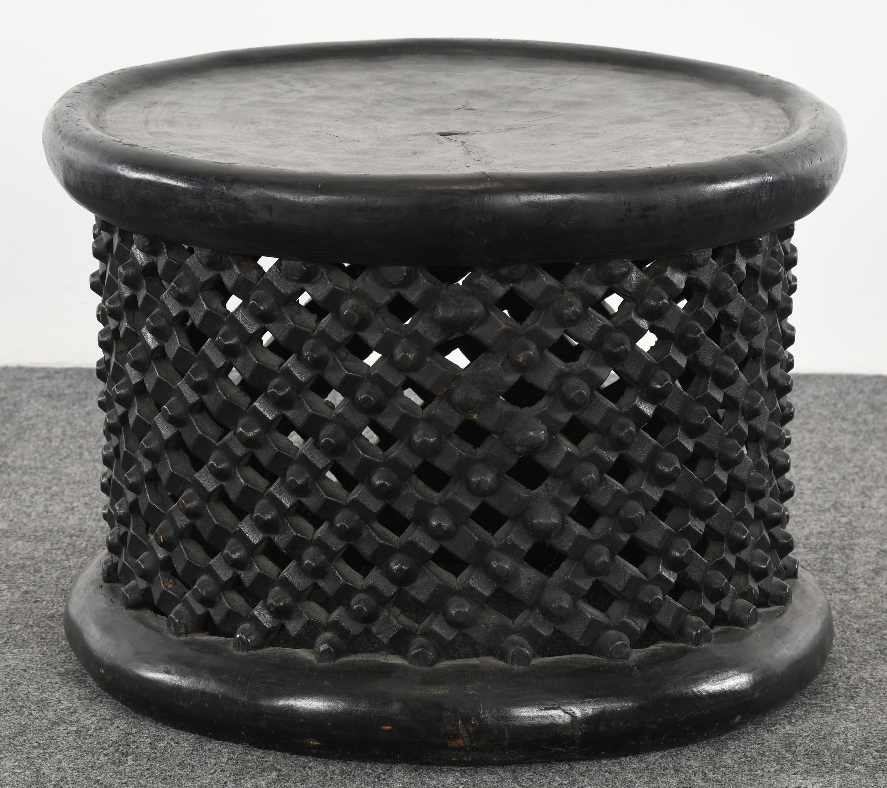 African Bamileke Table, 20th Century In Good Condition In Hamburg, PA