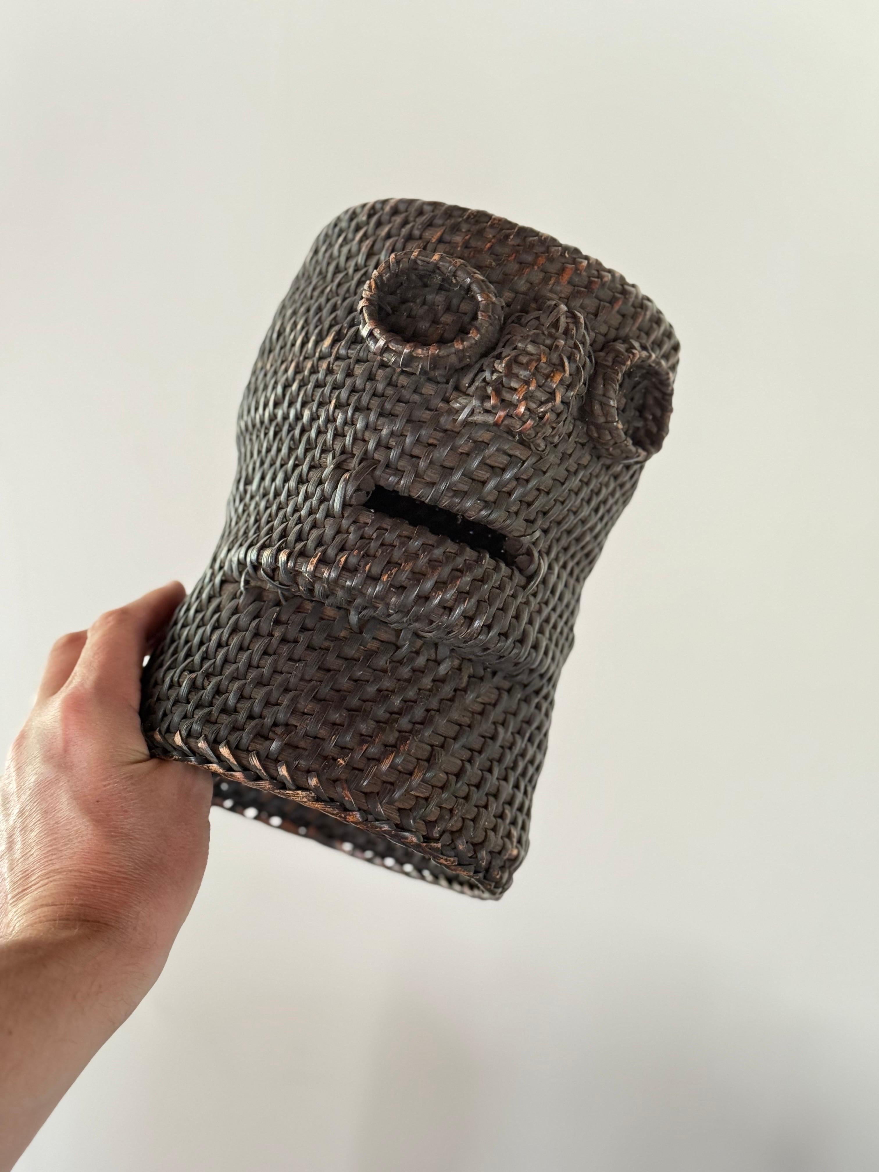 Afrikanisches Korbgeflecht figuraler Häuptlingsstuhl im Angebot 3
