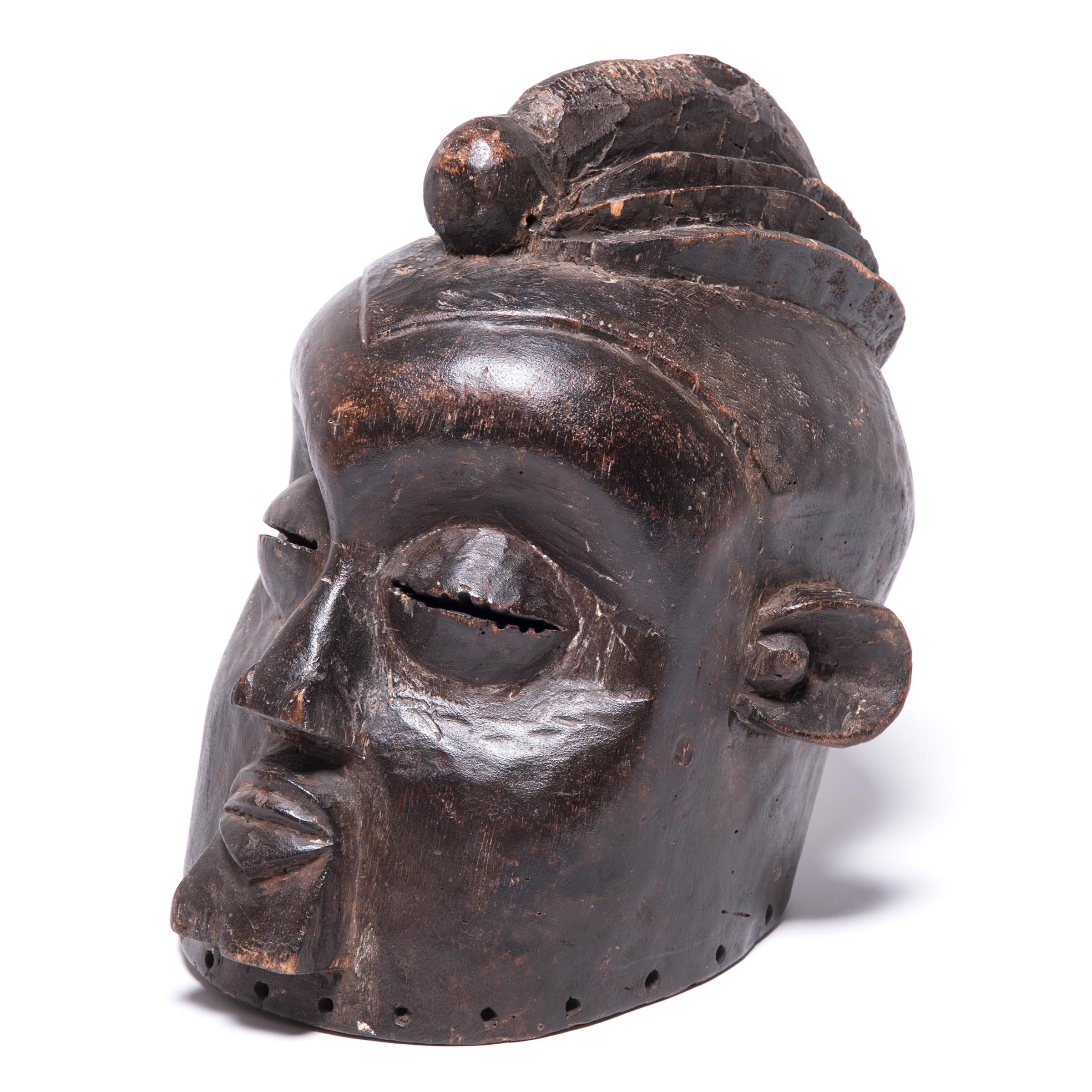 Afrikanische Basuku- Helmmaske (Stammeskunst) im Angebot