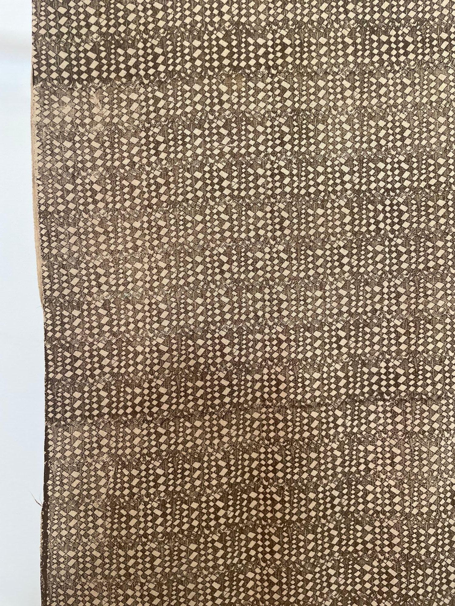 Tissu Batik Africain Naturel Tissu de coton tissé à la main imprimé à la main Ghana 10 yards.
Les couleurs sont des tons organiques de terre, beige et marron clair, avec des motifs géométriques.
Tissu non ciré circa 1950.
Fabriqué à la main au