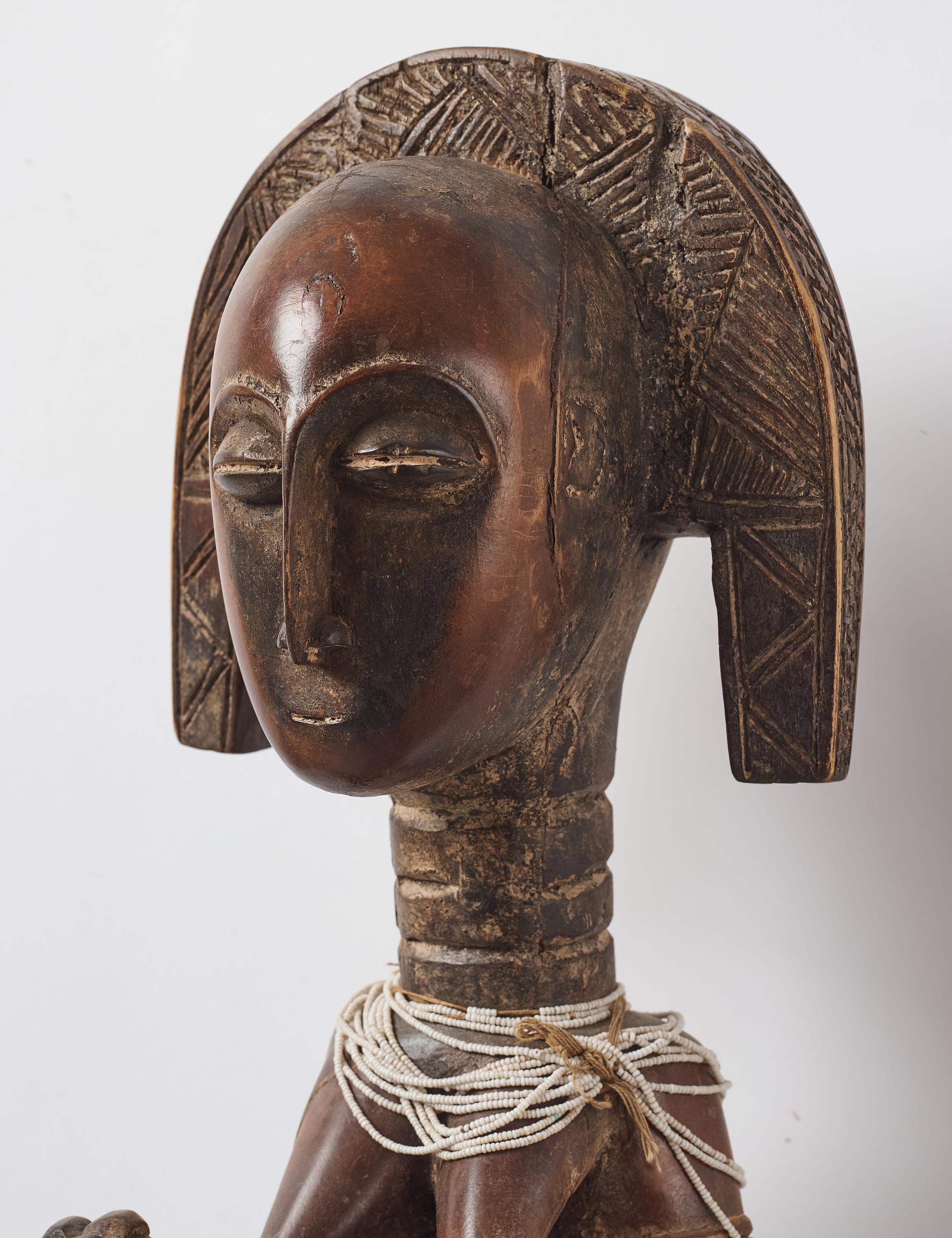 Glass African Baule statue Mother with Childs, Ivory Coast mid  XXem For Sale