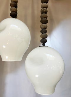 Pendentifs en perles africaines avec abat-jour en verre de lait soufflé à la bouche