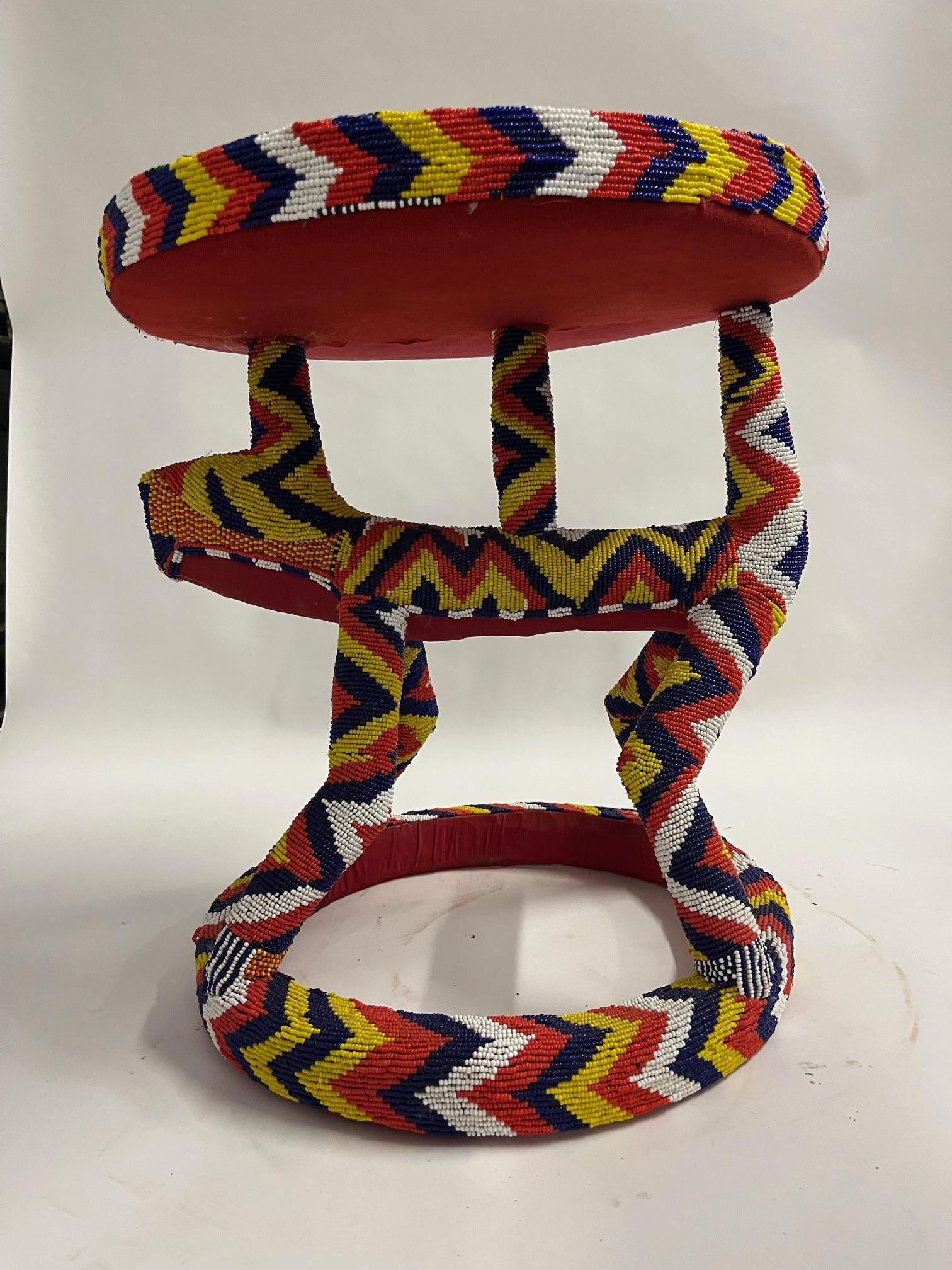 Camerounais Tabouret africain perlé en vente