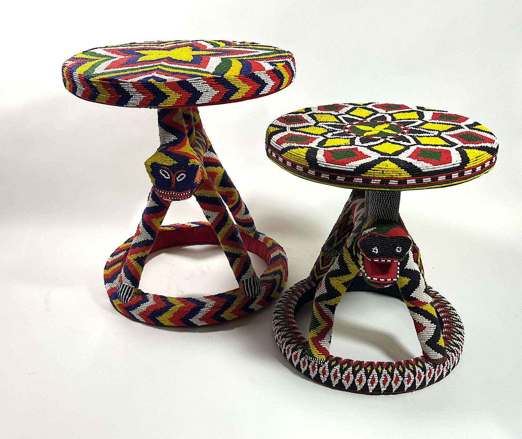 Tabouret africain perlé en vente 2