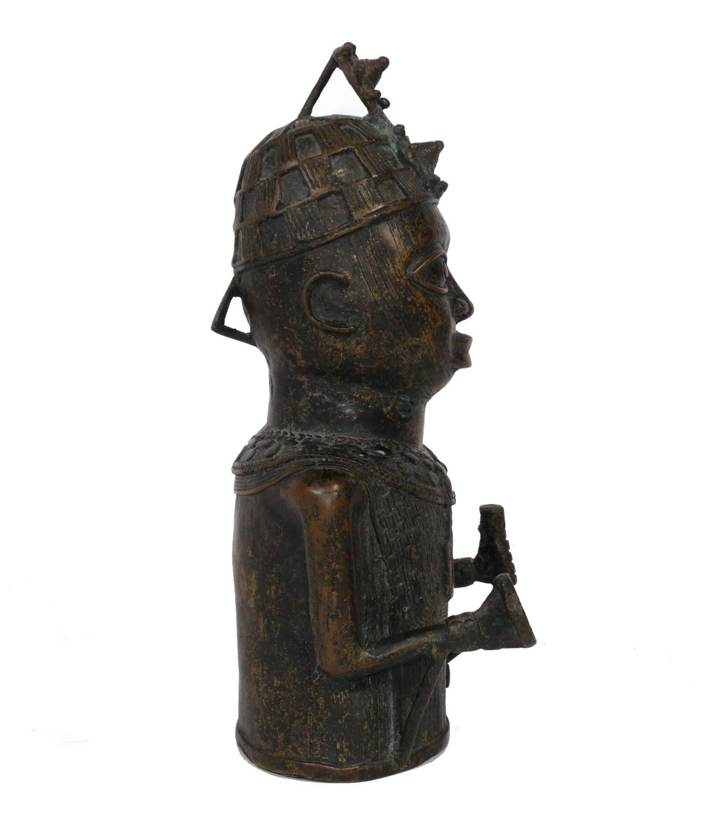 Tribal Sculpture africaine en bronze de Benin en vente