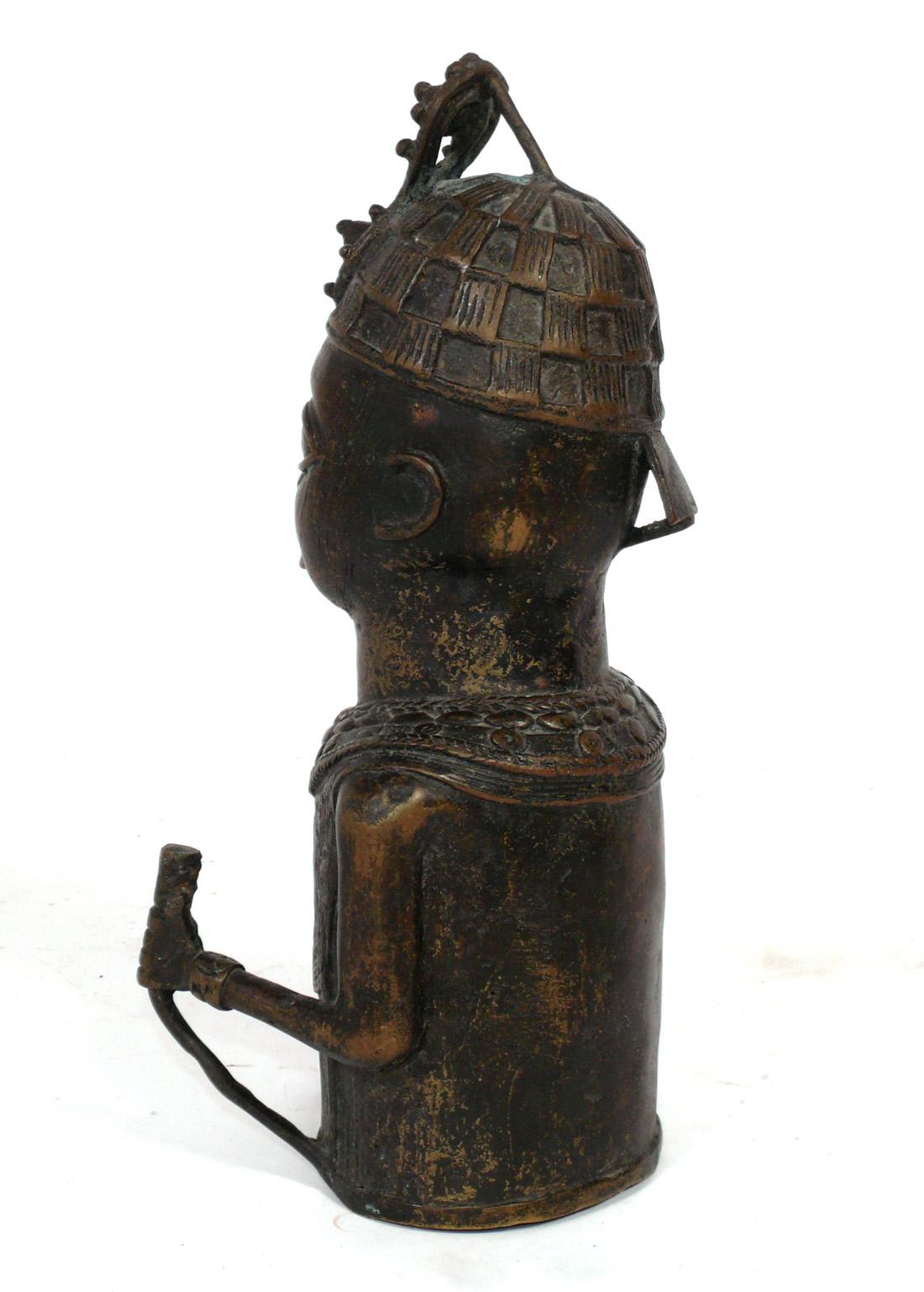 Escultura africana de bronce de Benin en Bueno estado para la venta en Atlanta, GA