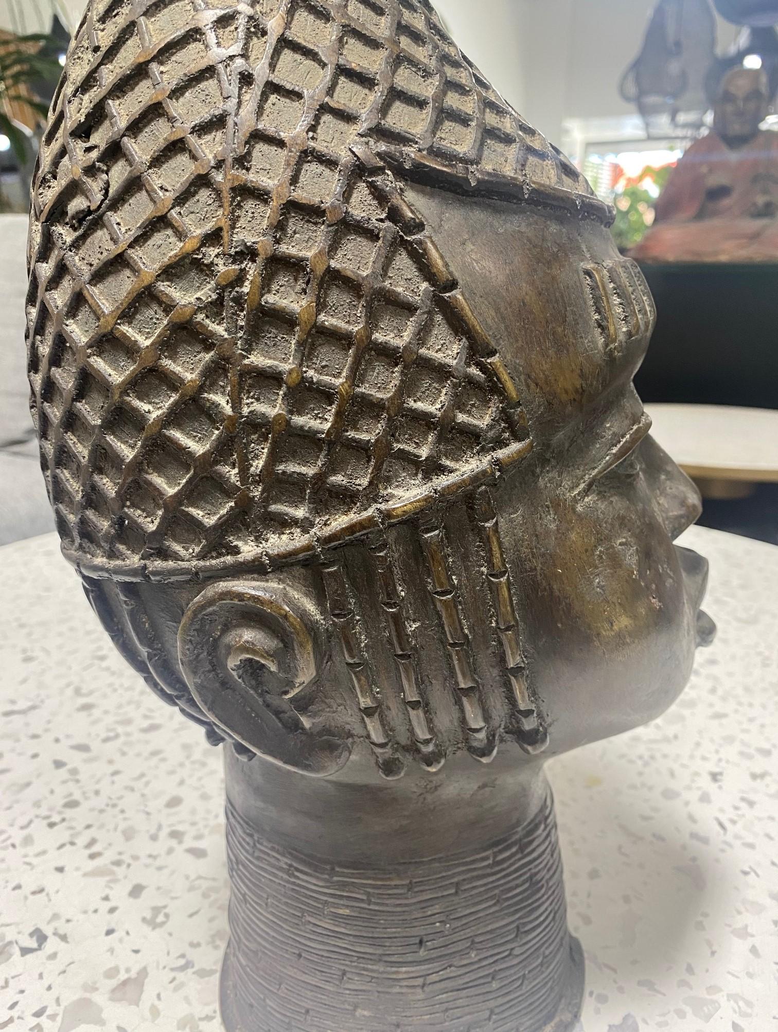 Benin Yoruba Oba tête de la reine Idia, grande sculpture de buste en bronze 7