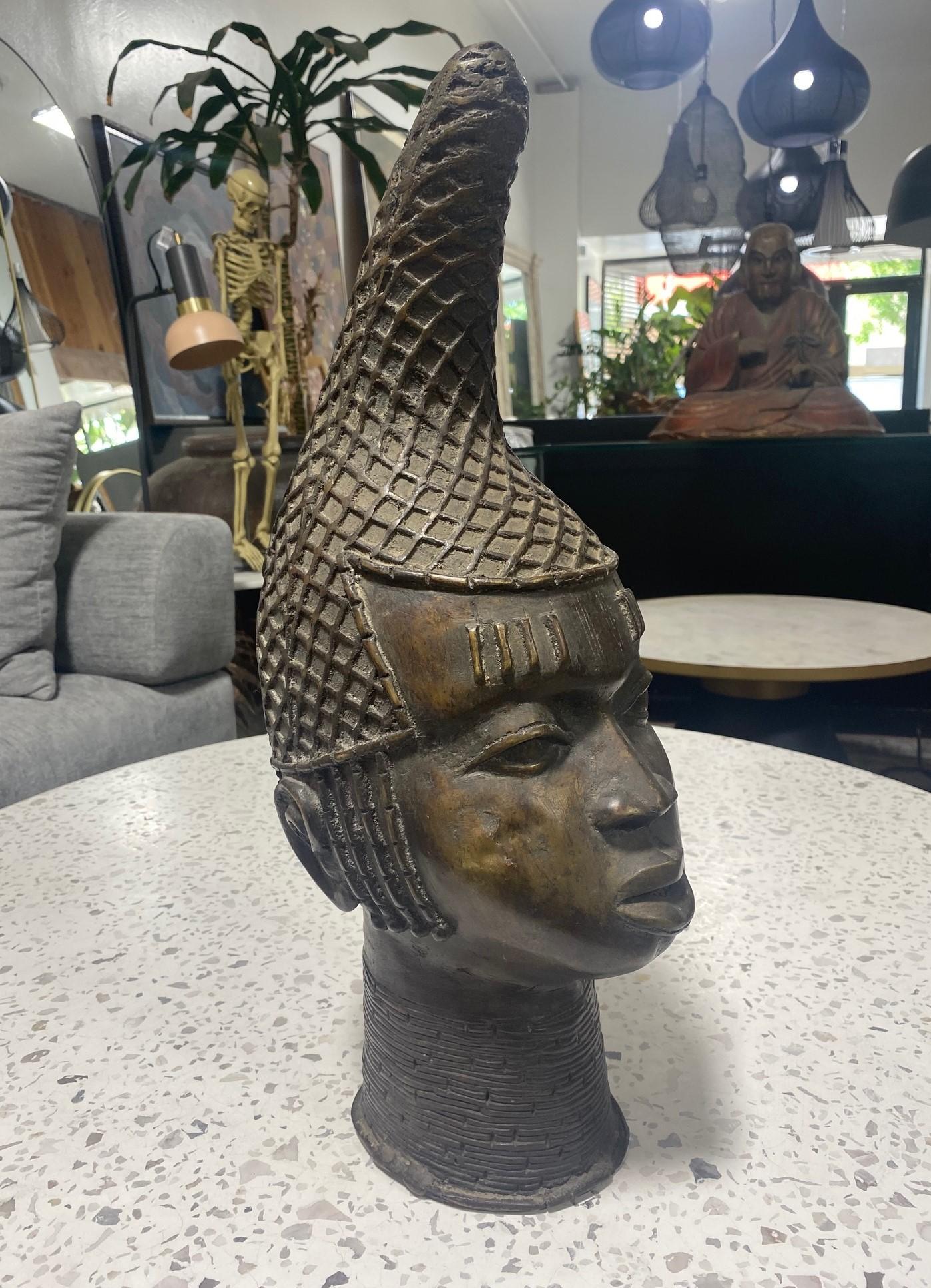 Benin Yoruba Oba tête de la reine Idia, grande sculpture de buste en bronze 8