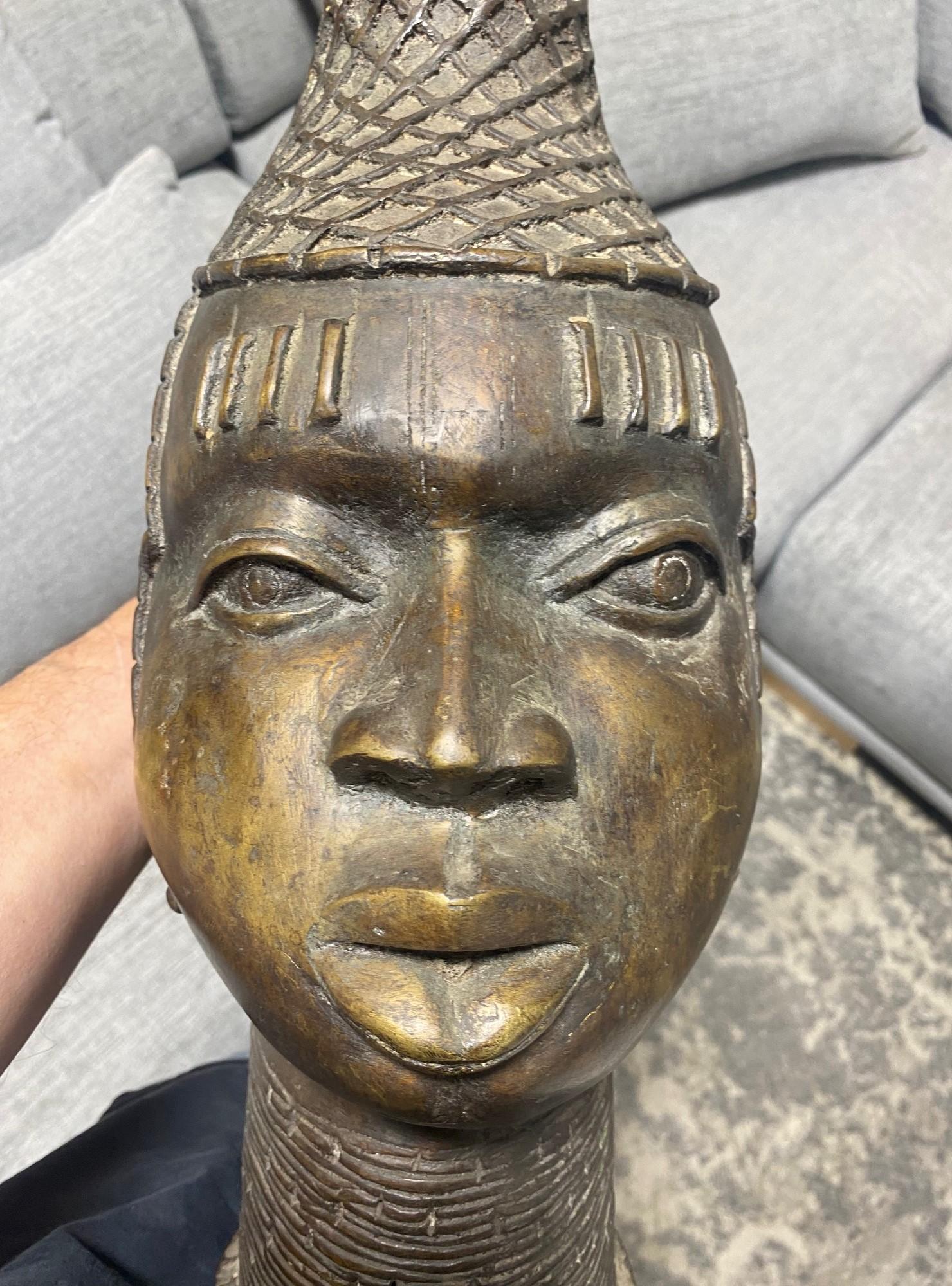 Benin Yoruba Oba tête de la reine Idia, grande sculpture de buste en bronze 10