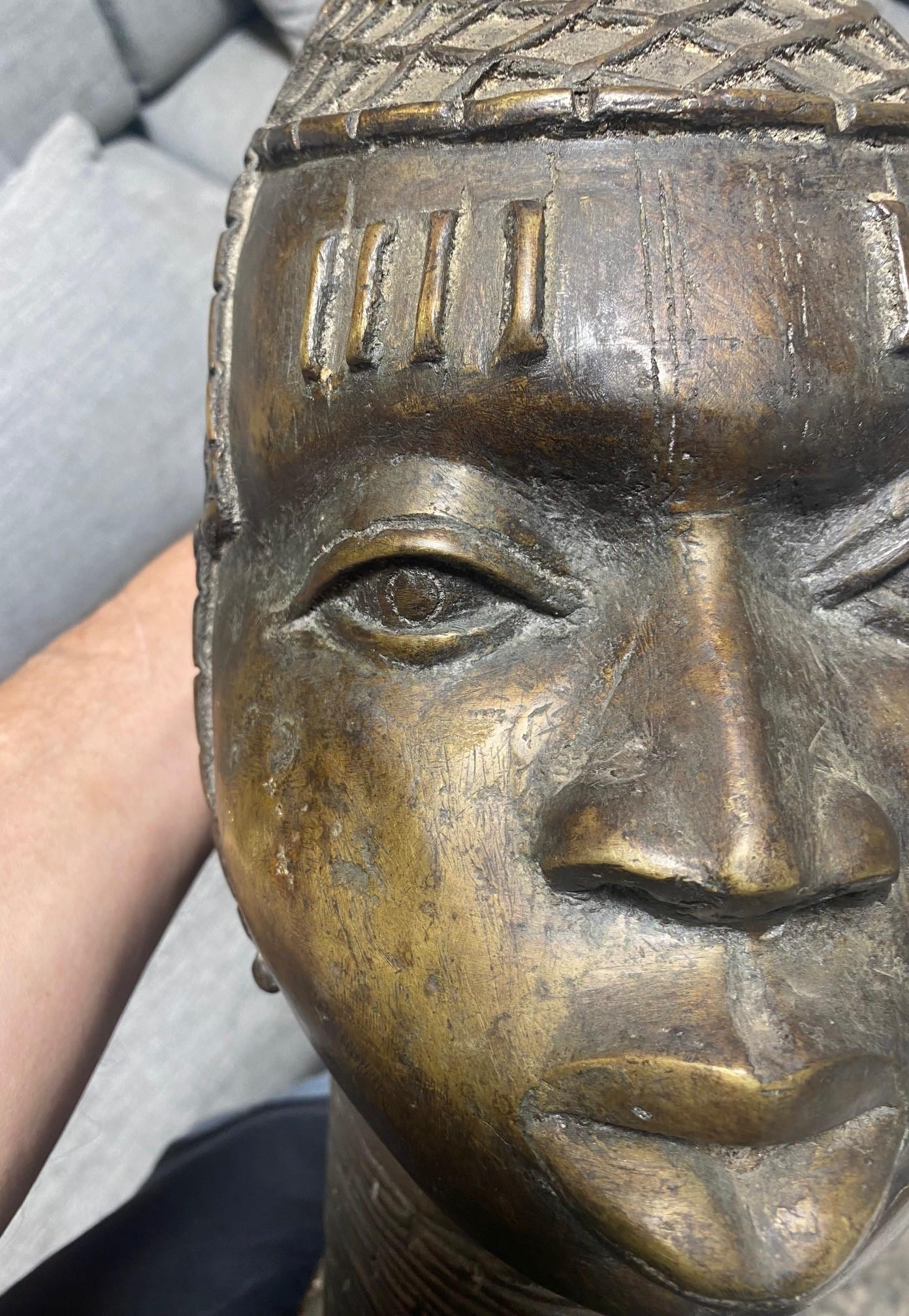 Benin Yoruba Oba tête de la reine Idia, grande sculpture de buste en bronze 13