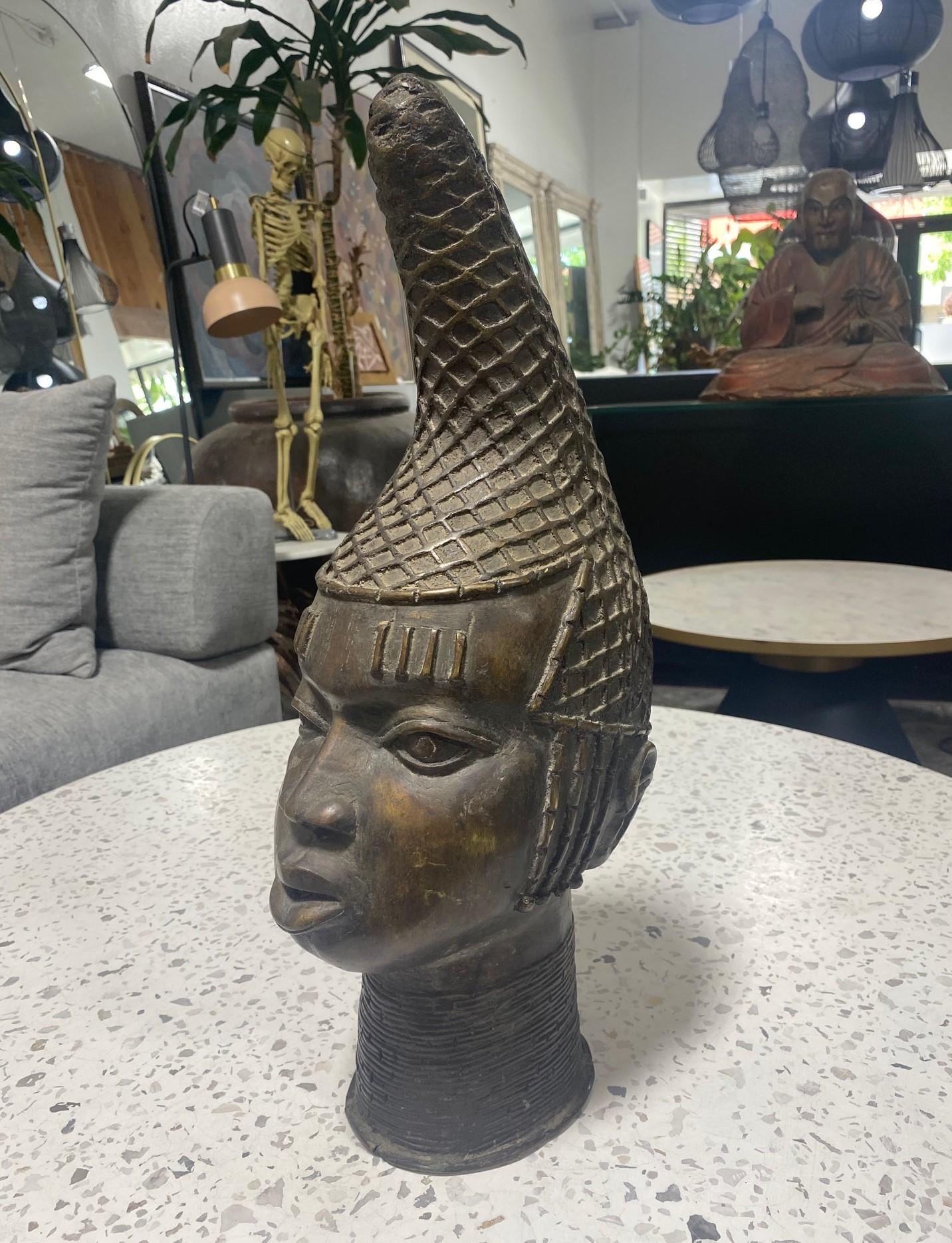 Bronze Benin Yoruba Oba tête de la reine Idia, grande sculpture de buste en bronze