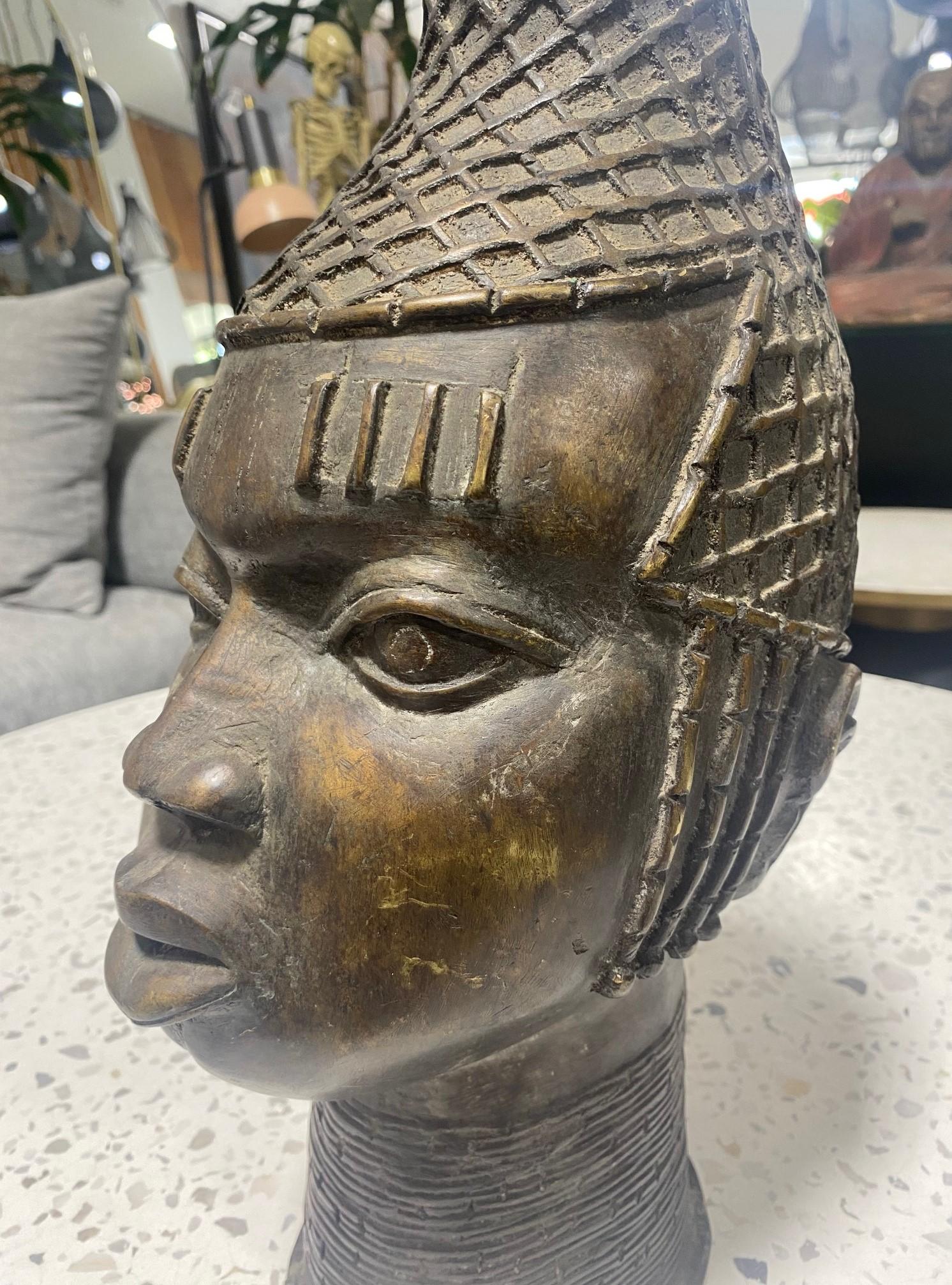Benin Yoruba Oba tête de la reine Idia, grande sculpture de buste en bronze 1