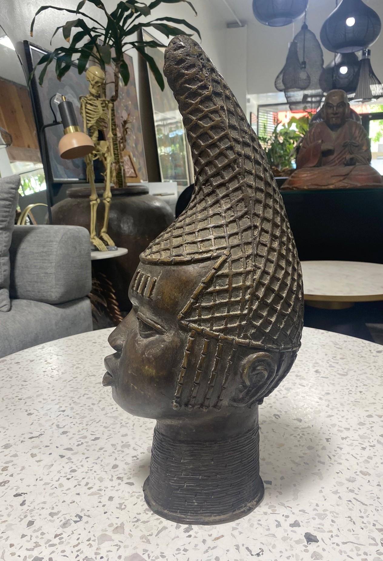 Benin Yoruba Oba tête de la reine Idia, grande sculpture de buste en bronze 2