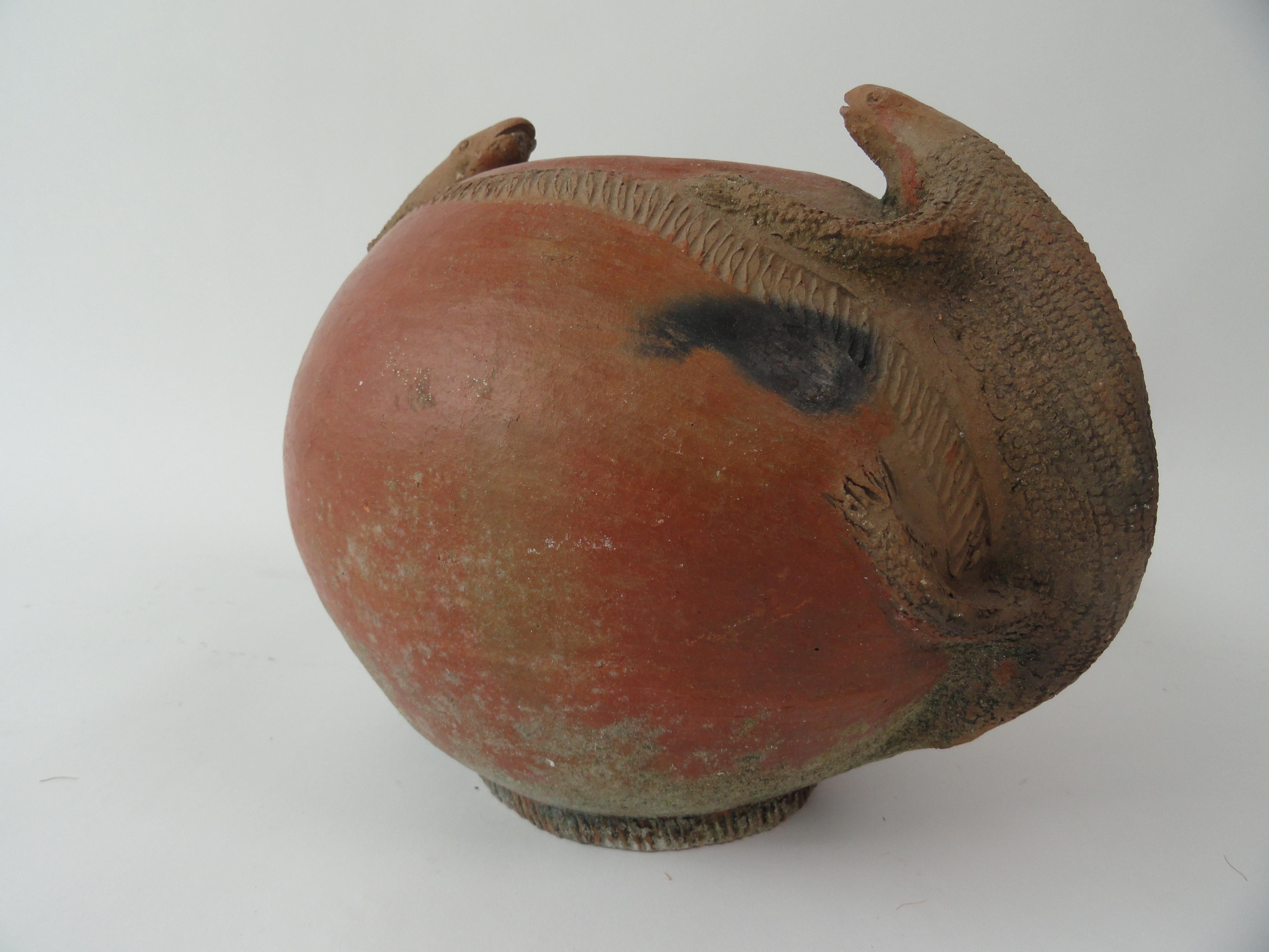 1980s African clay bowl with lizard handles.
Measures: 14