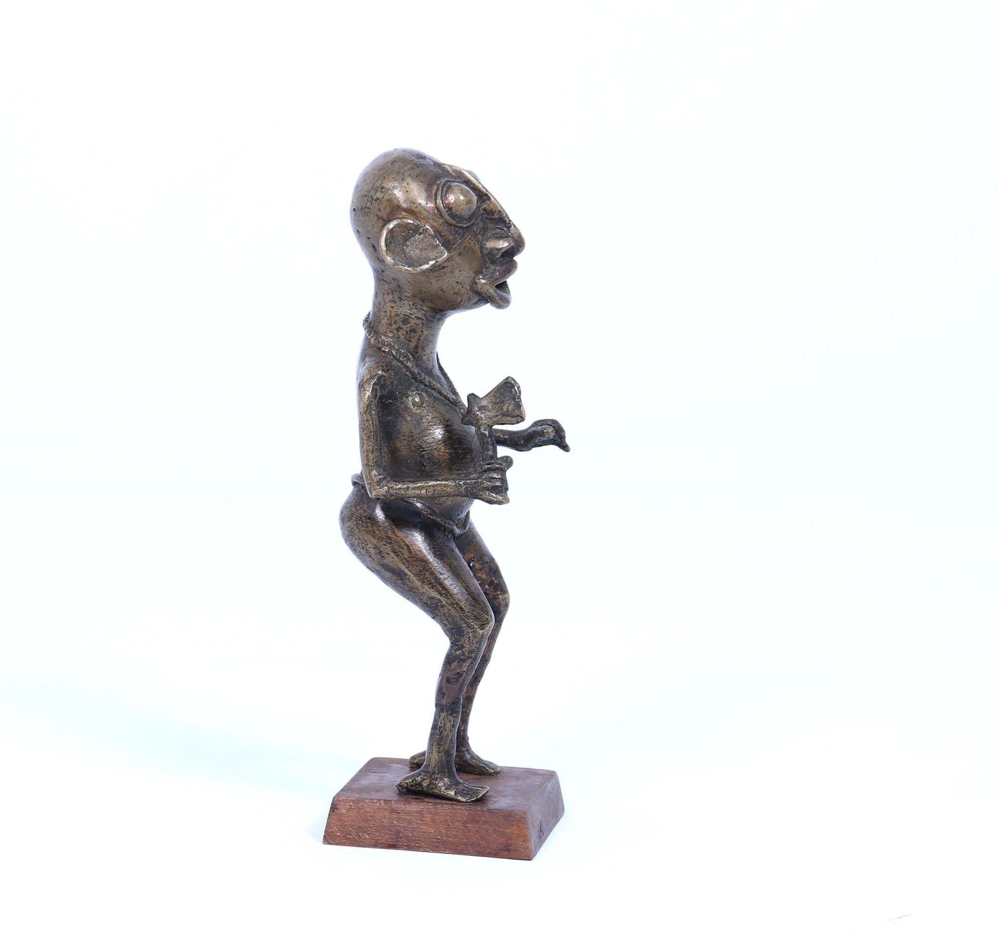 Camerunese Figura africana in bronzo del 1950 circa in vendita