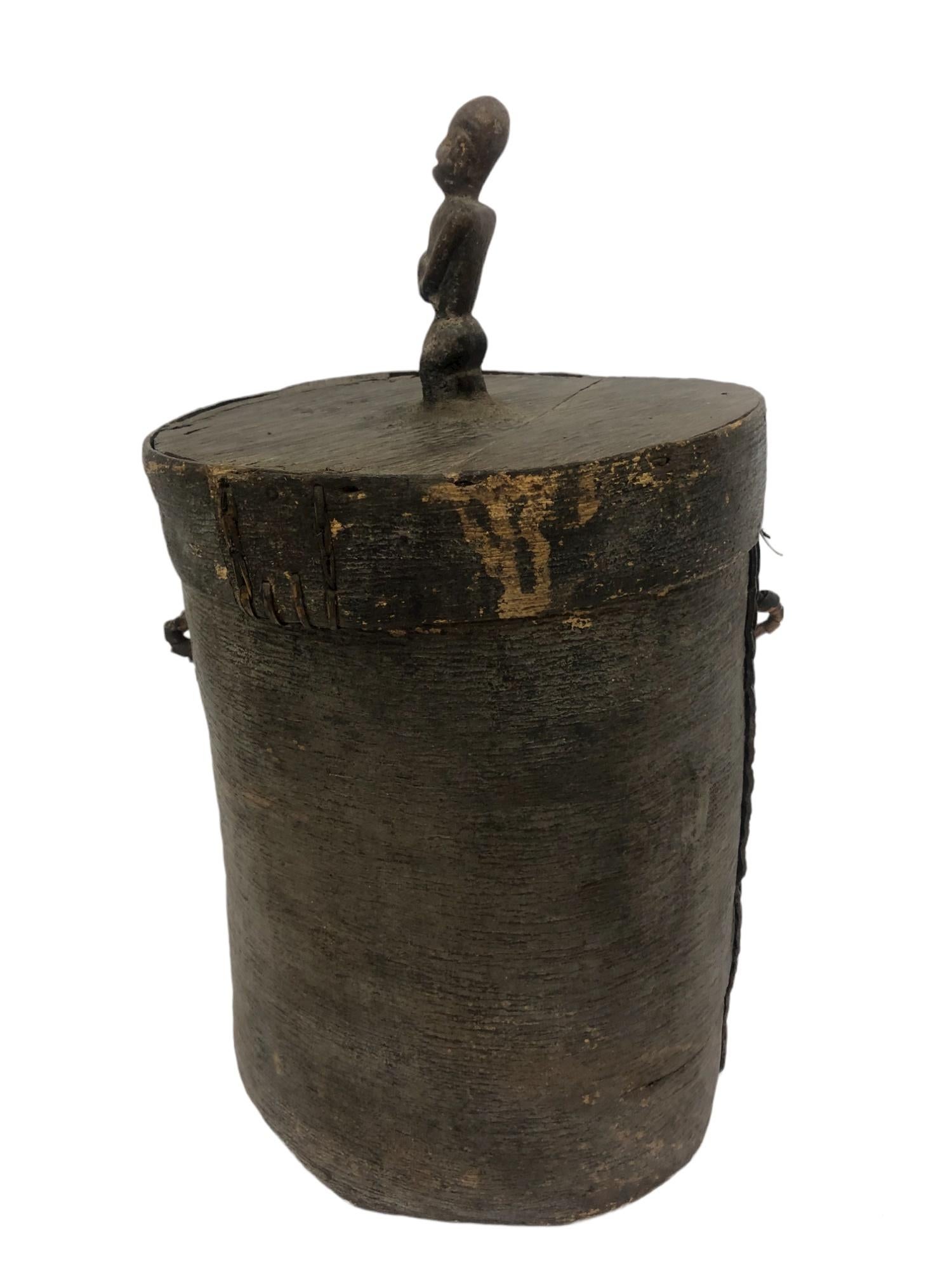 African Canister In Good Condition For Sale In New York, NY